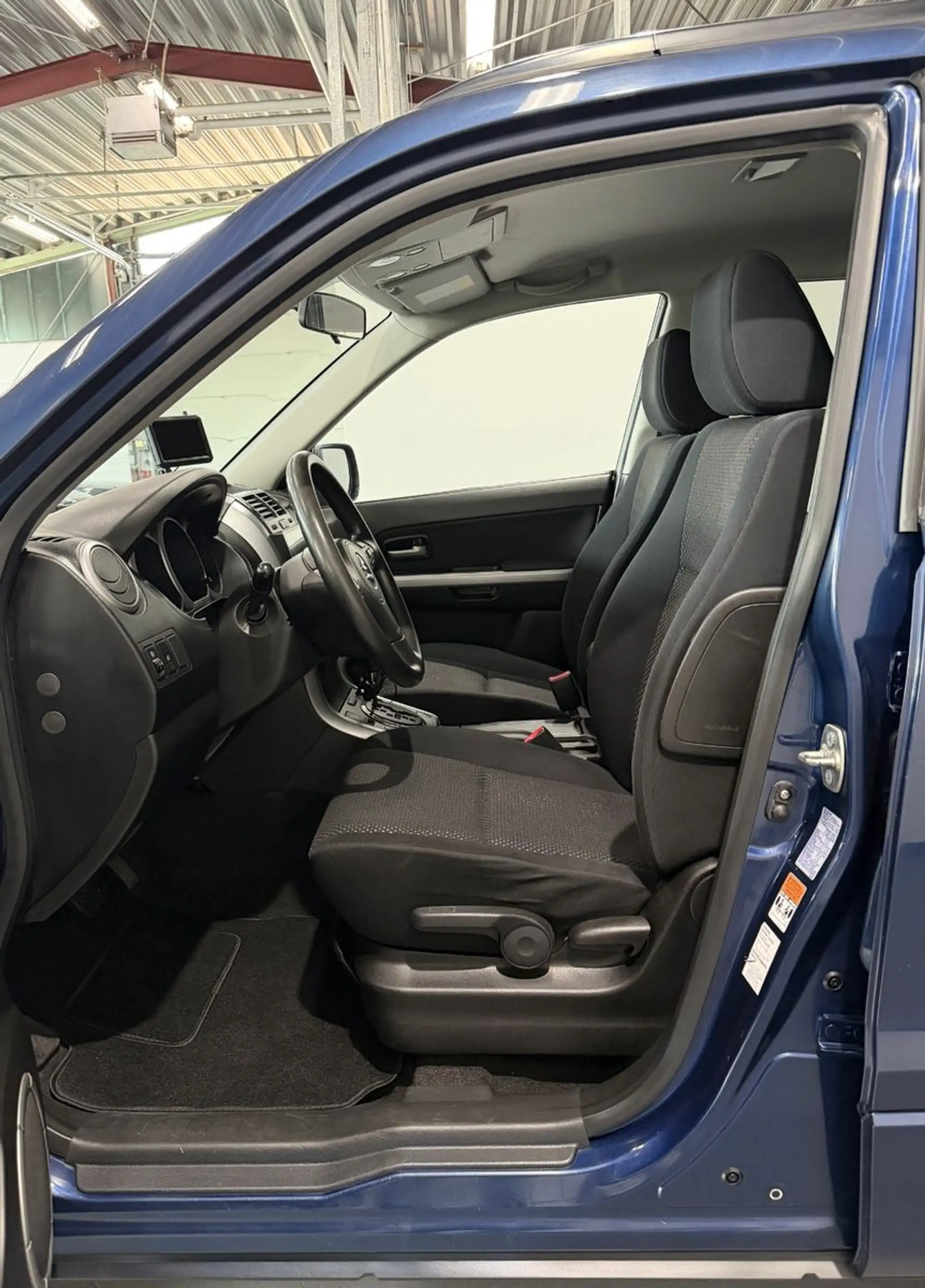 Suzuki Grand Vitara 2.0 Aut. TÜV NEU*Keyless*NAVI*AHK — photo 10