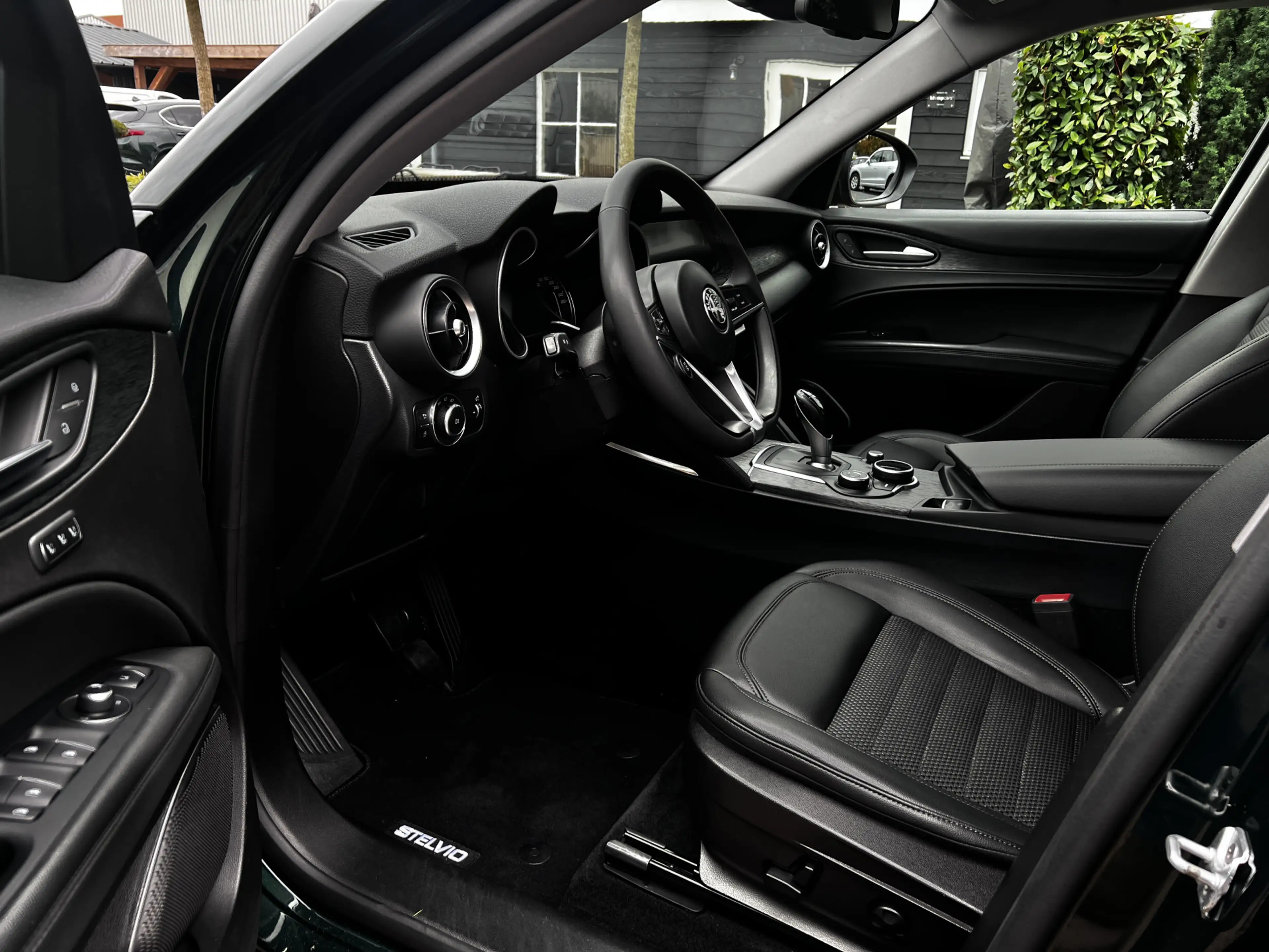Alfa Romeo Stelvio 2.2d Customized Verde Visconti | Carplay | 20 inch — photo 17