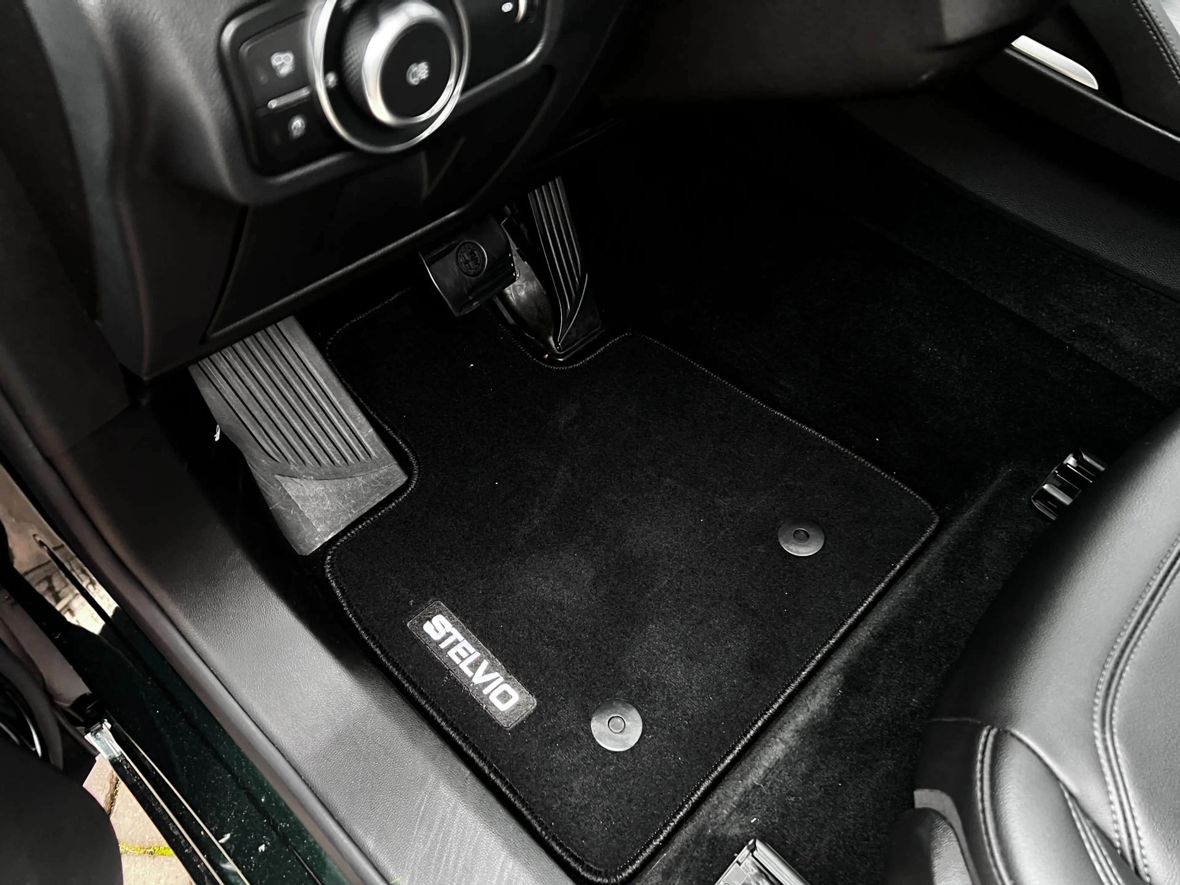Alfa Romeo Stelvio 2.2d Customized Verde Visconti | Carplay | 20 inch — photo 18