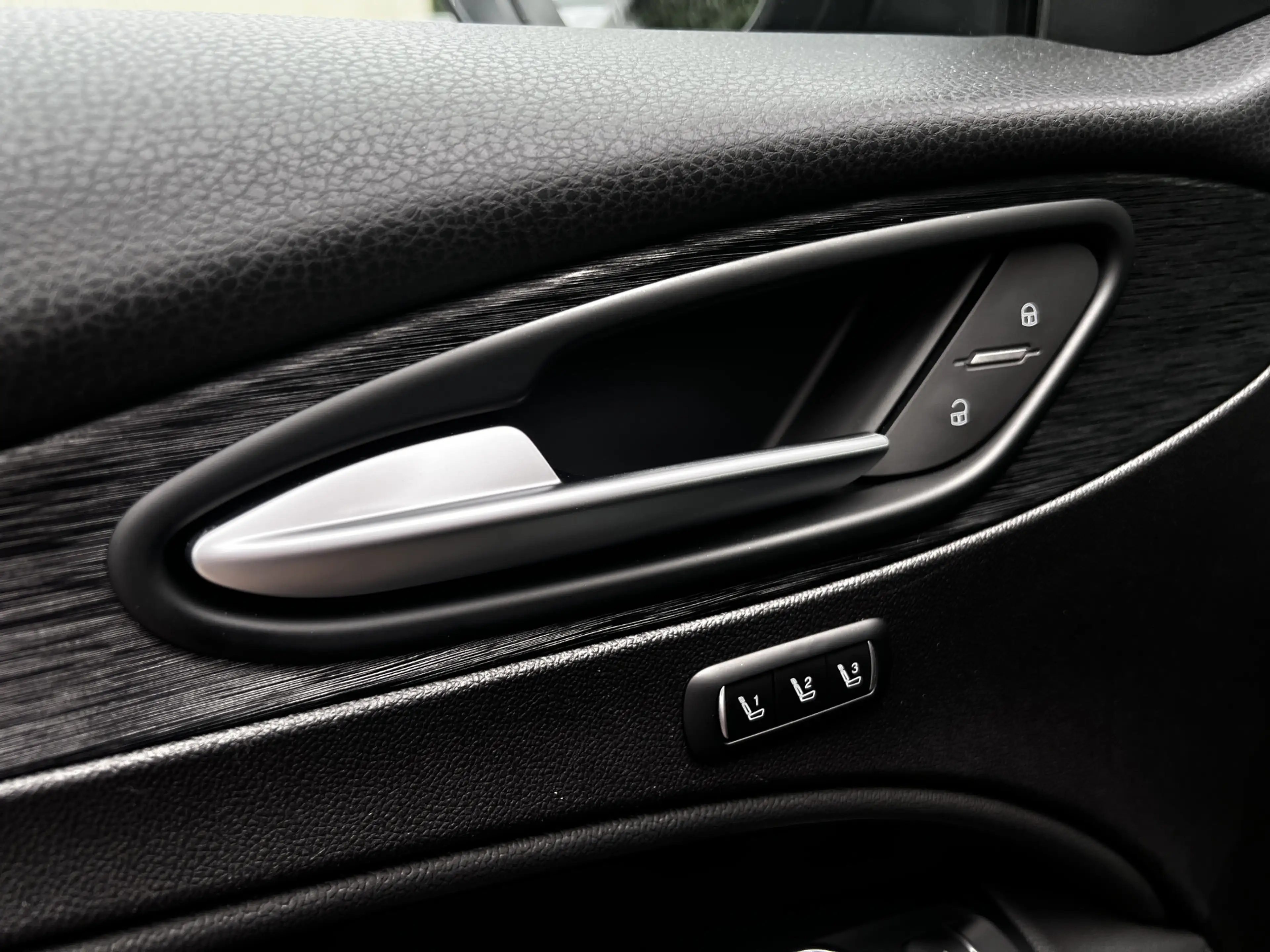 Alfa Romeo Stelvio 2.2d Customized Verde Visconti | Carplay | 20 inch — photo 19