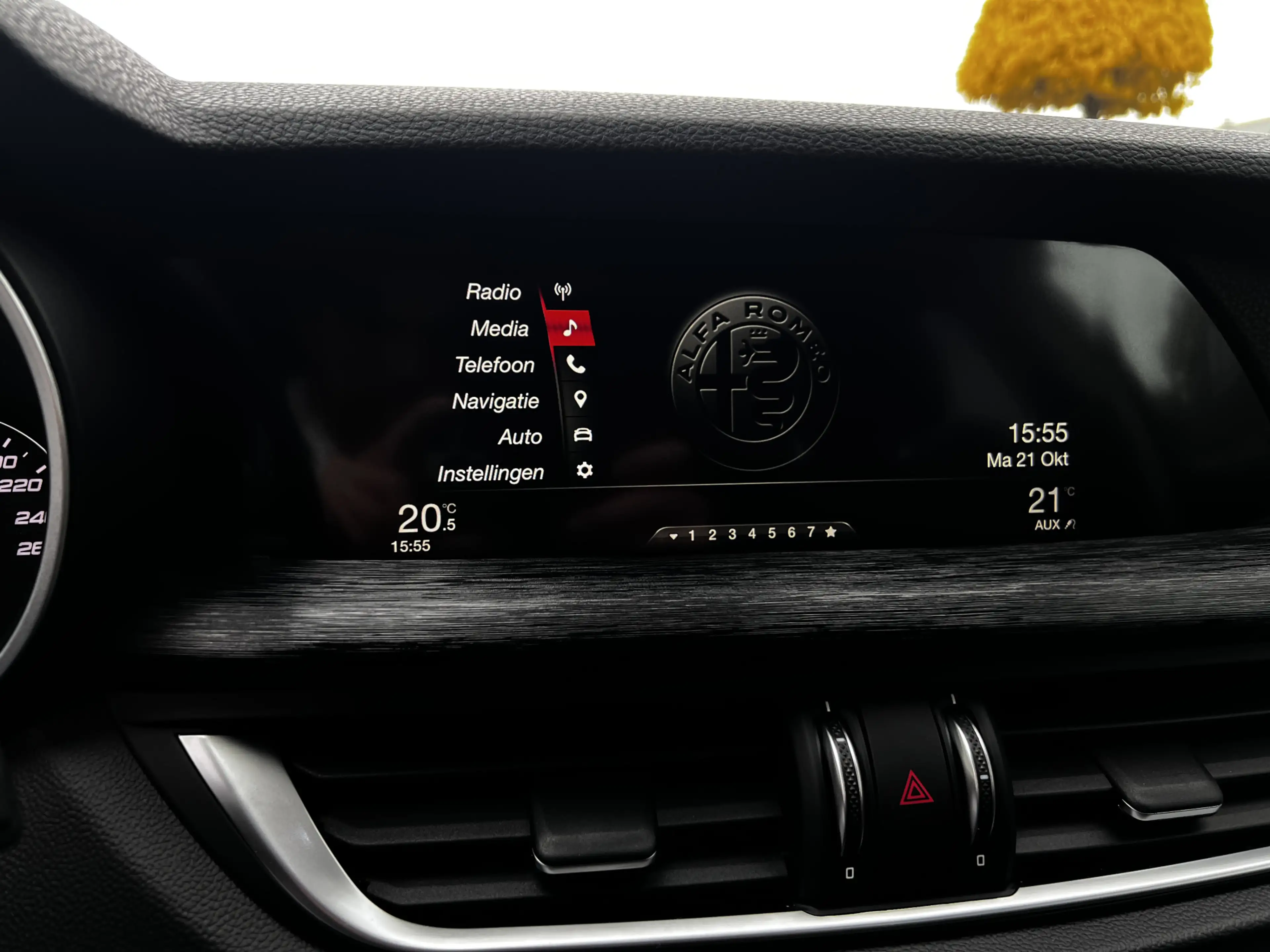 Alfa Romeo Stelvio 2.2d Customized Verde Visconti | Carplay | 20 inch — photo 23