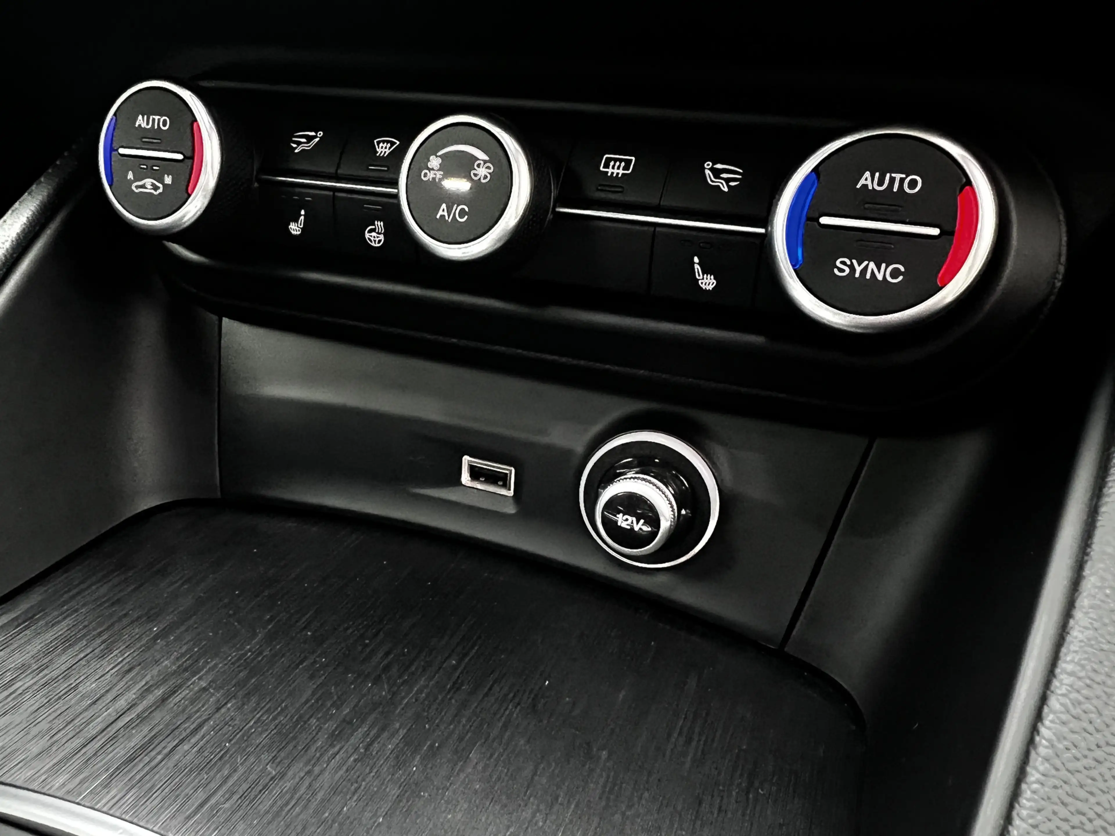 Alfa Romeo Stelvio 2.2d Customized Verde Visconti | Carplay | 20 inch — photo 33