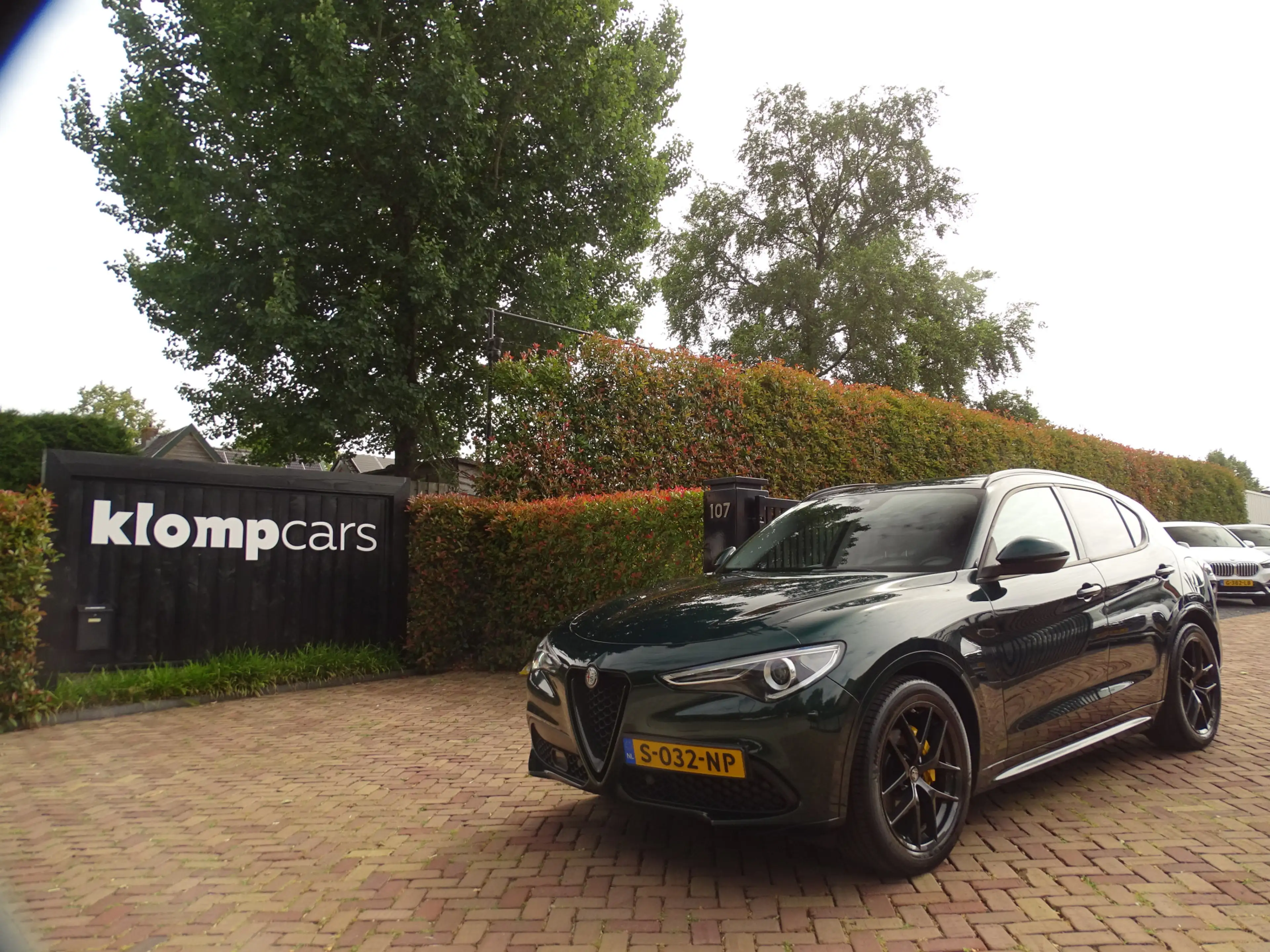 Alfa Romeo Stelvio 2.2d Customized Verde Visconti | Carplay | 20 inch — photo 2
