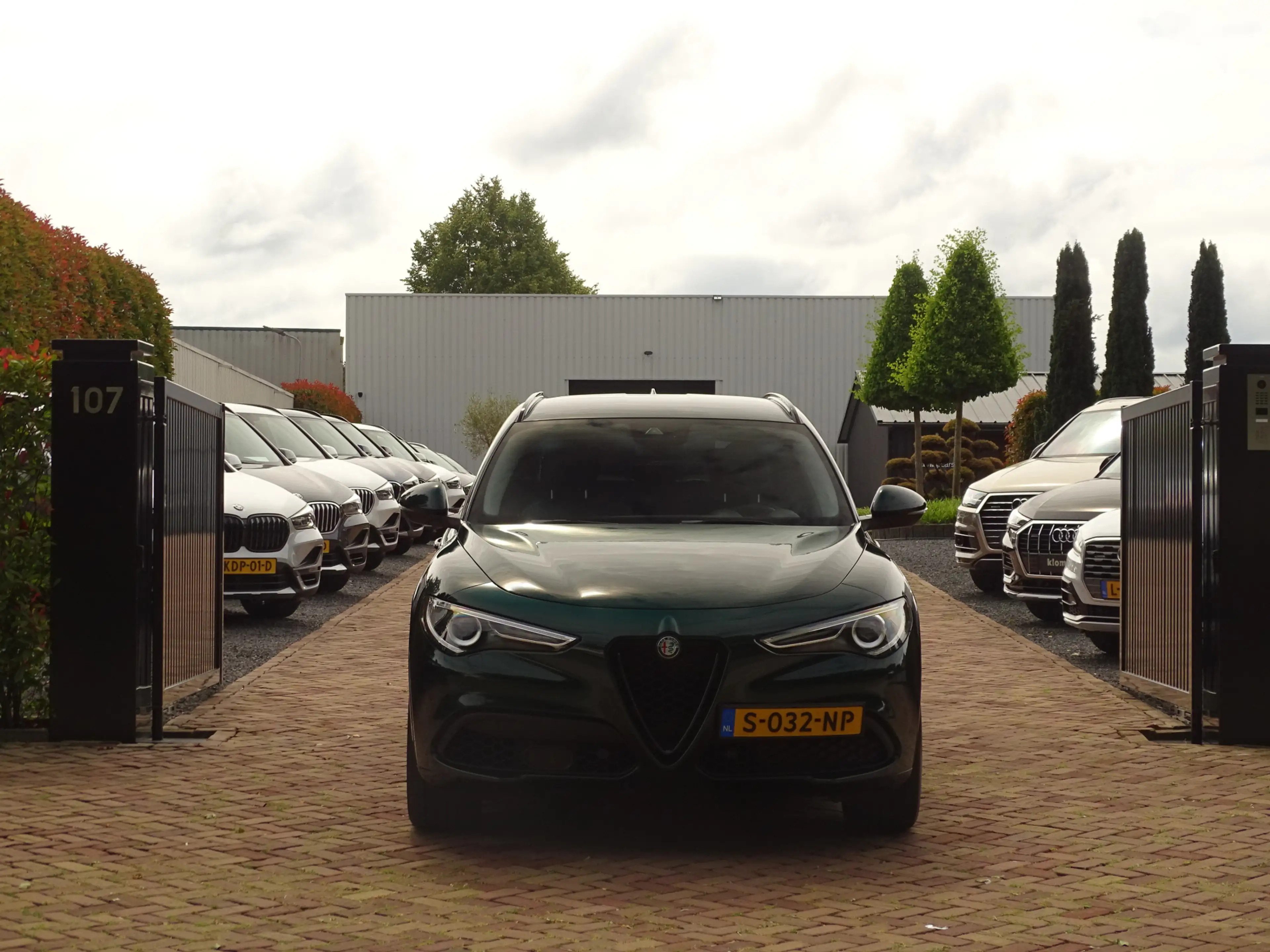 Alfa Romeo Stelvio 2.2d Customized Verde Visconti | Carplay | 20 inch — photo 5