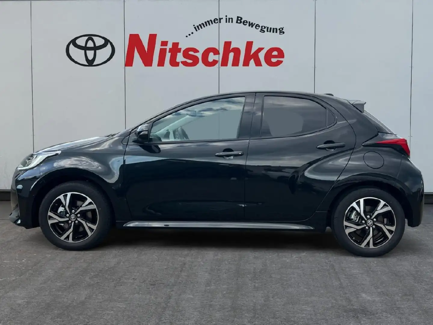 Toyota Yaris 1.5 Hybrid Teamplayer Schwarz - 2