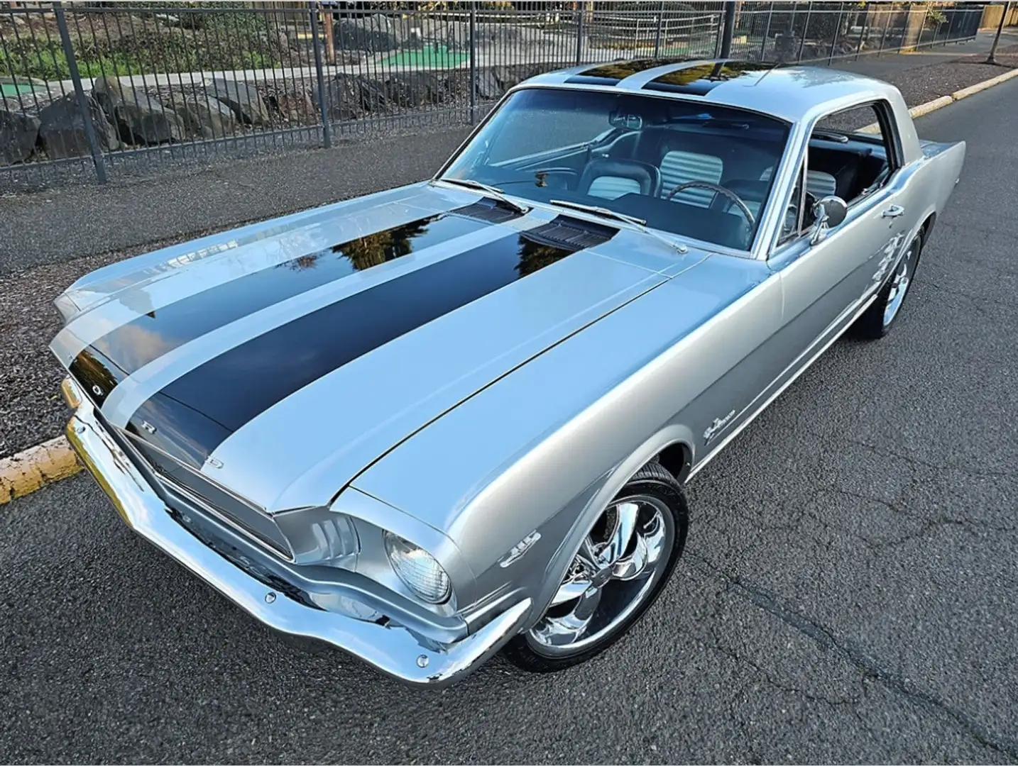 Ford Mustang Coupe - 2