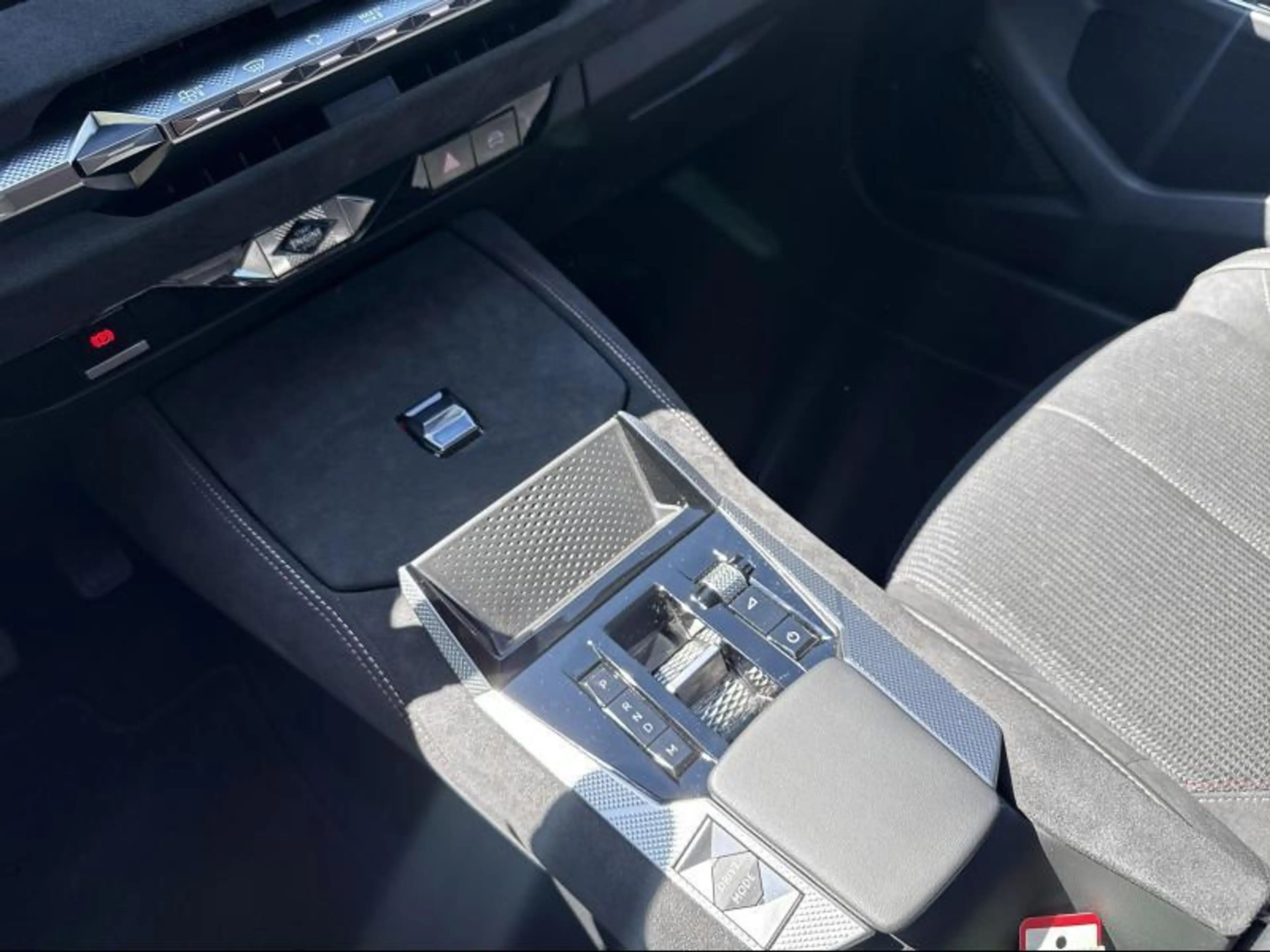 DS Automobiles DS 4 1.2 PT 130 EAT8 Performance Line — photo 13