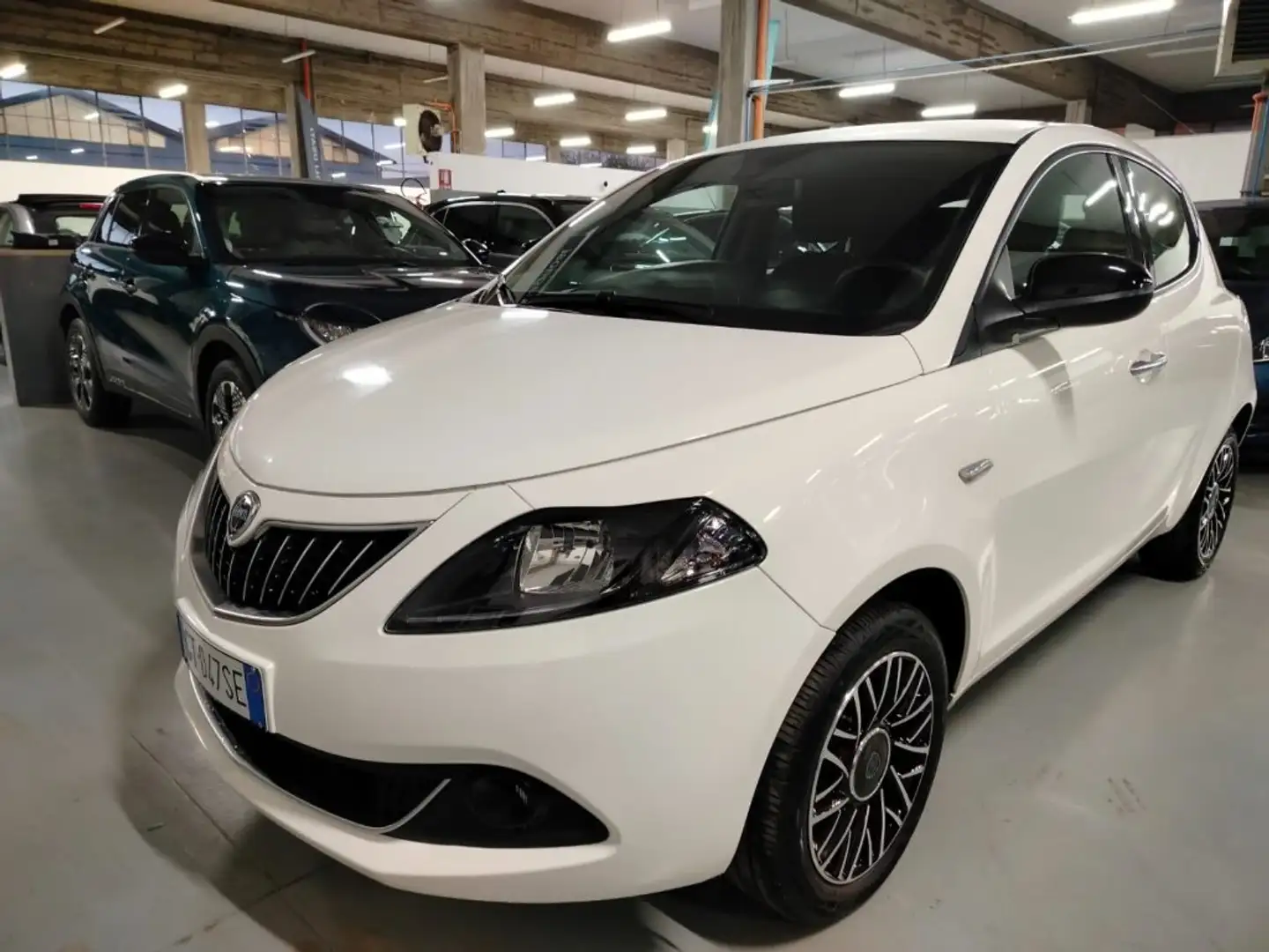 Lancia Ypsilon 1.0 70cv Hybrid Platino PROMO Blanc - 1