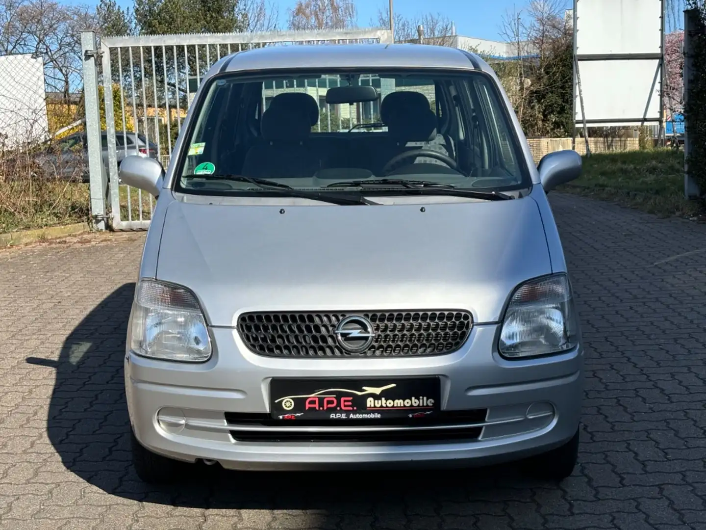 Opel Agila 1.2 16V Elegance Klima 61.000km Stříbrná - 2