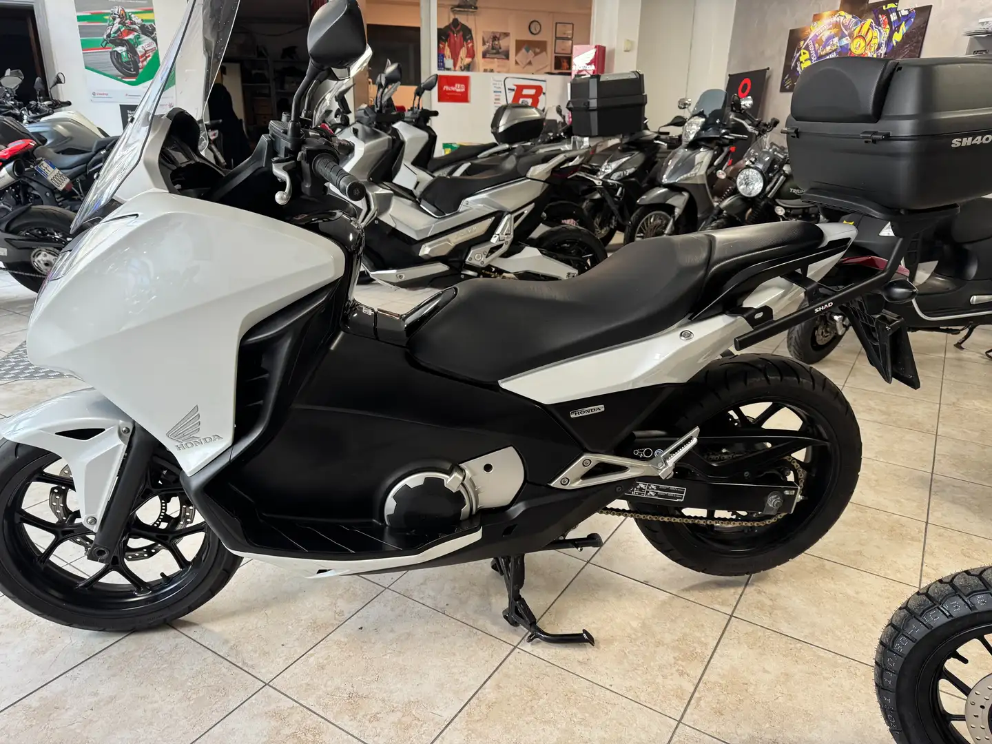Honda Integra 700 Wit - 1