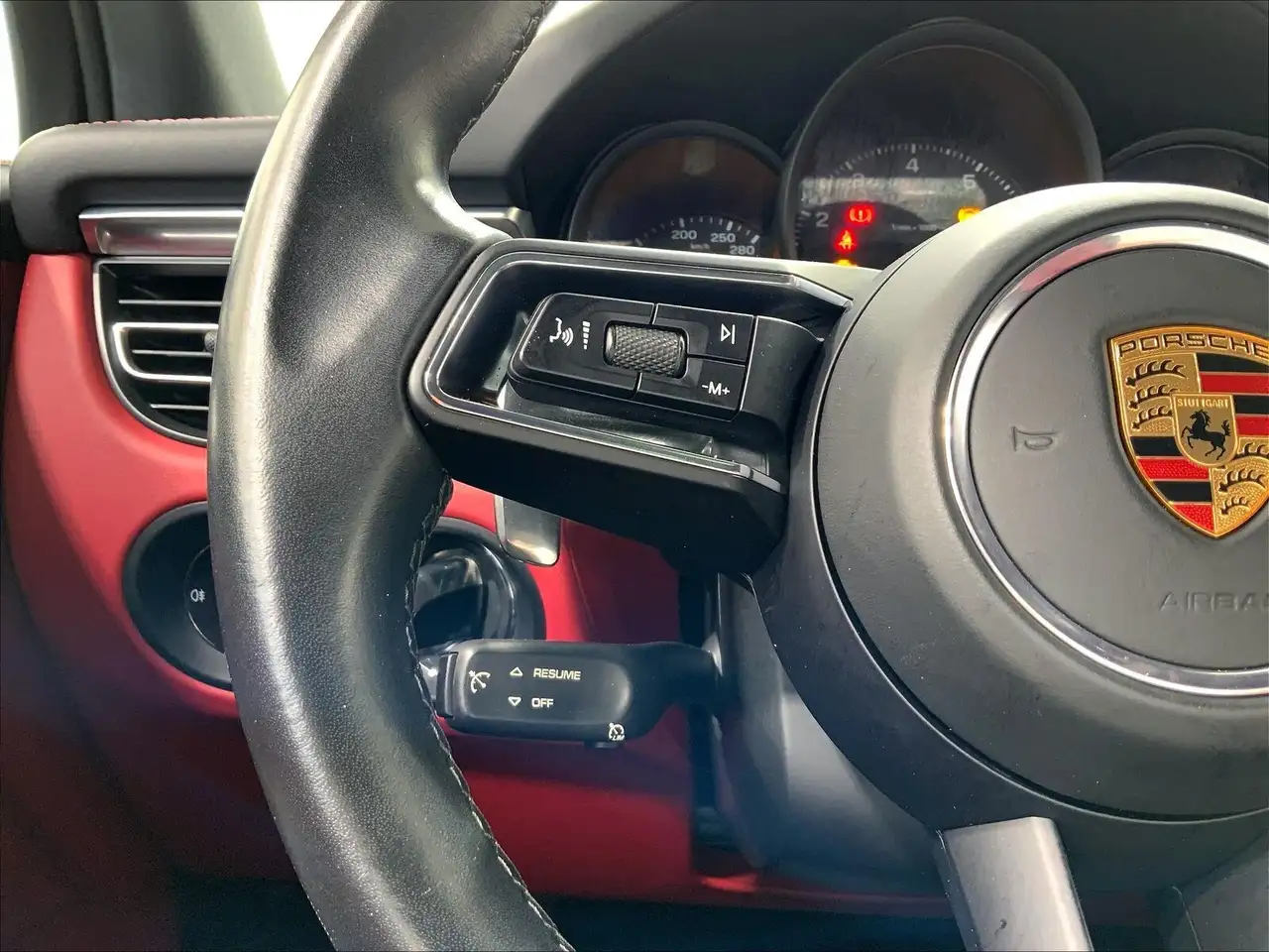 Porsche Macan снимка Porsche Macan