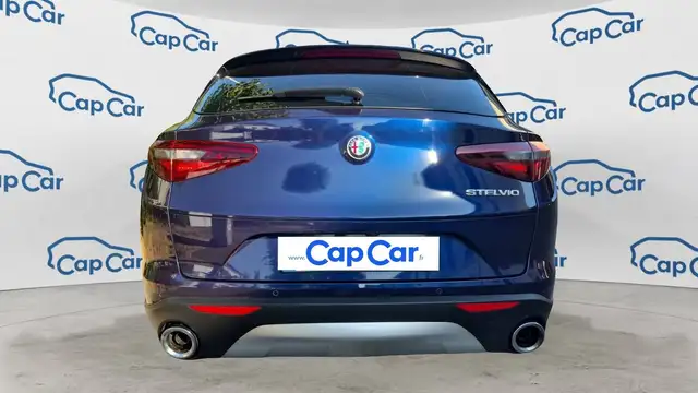 Alfa Romeo Stelvio view 3