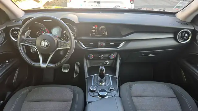Alfa Romeo Stelvio view 11