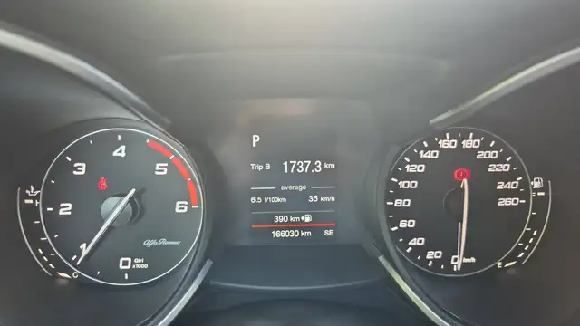 Alfa Romeo Stelvio view 12