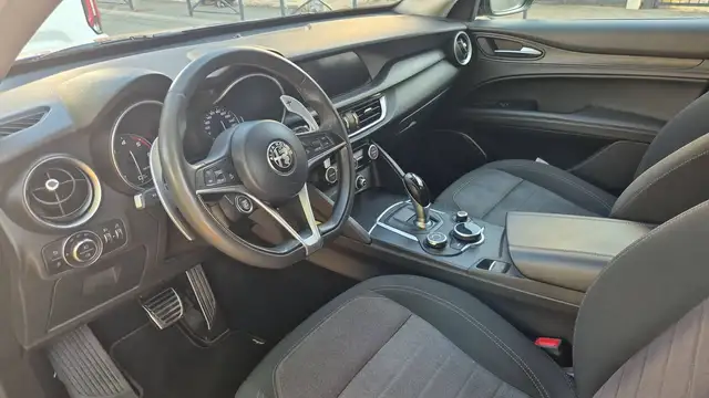 Alfa Romeo Stelvio view 8