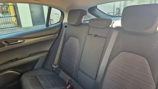 Alfa Romeo Stelvio view 9