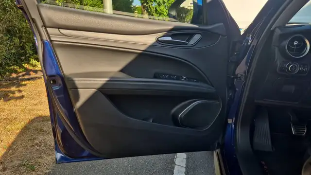 Alfa Romeo Stelvio view 7