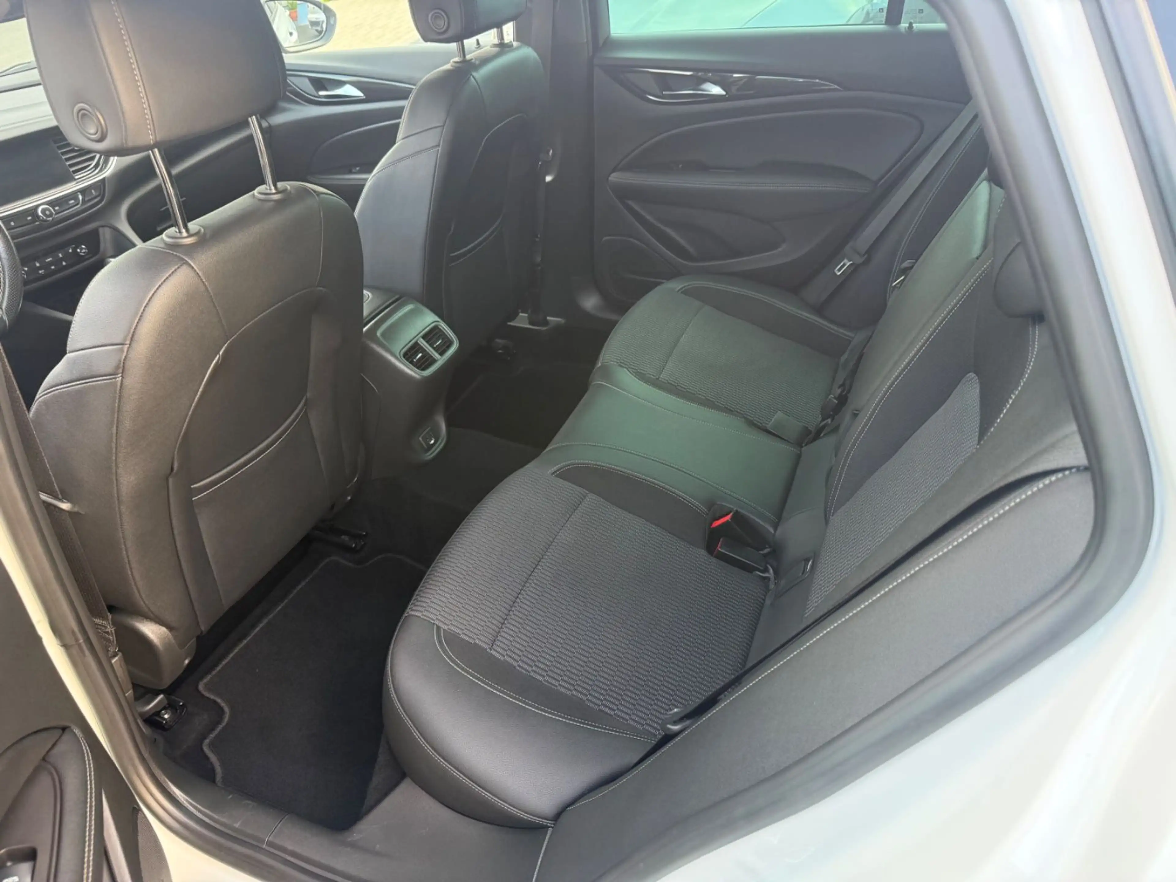Opel Insignia B Sports Tourer Business — photo 16