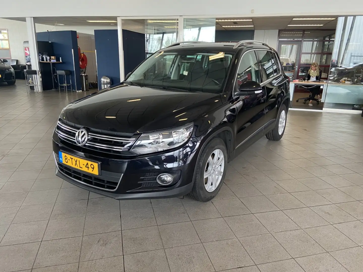 Volkswagen Tiguan 1.4 TSI Sport&Style Zwart - 1