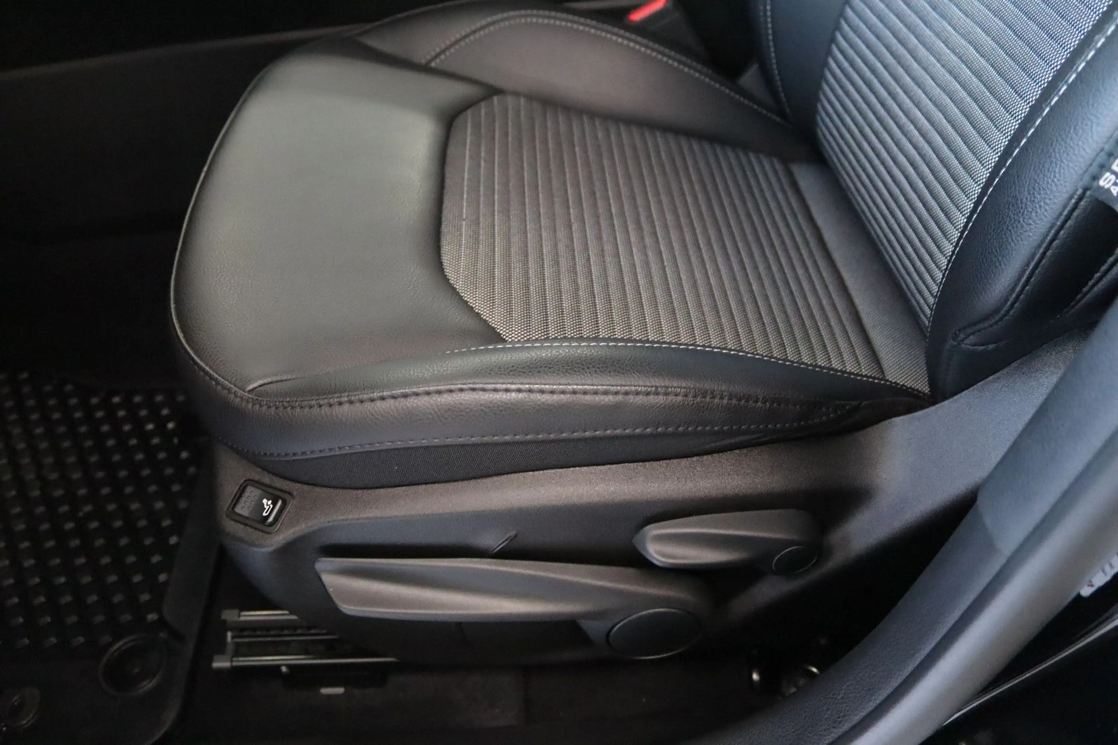 Jeep Compass Altitude Mild-Hybrid * 15TKM+GARANTIE * — photo 10
