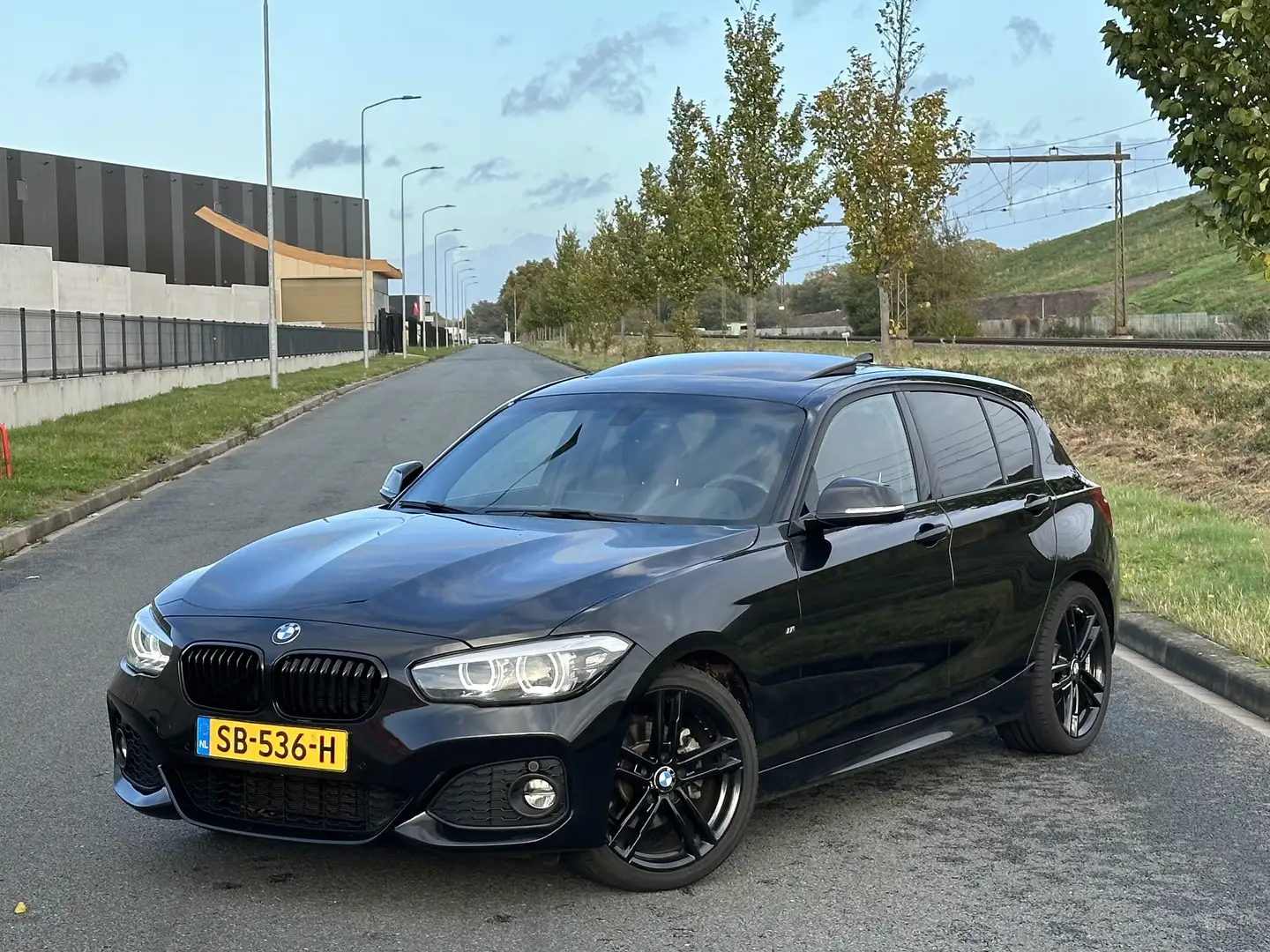BMW 120 M-Sport | NAP | schuif/kantel dak | keyless entry Schwarz - 1