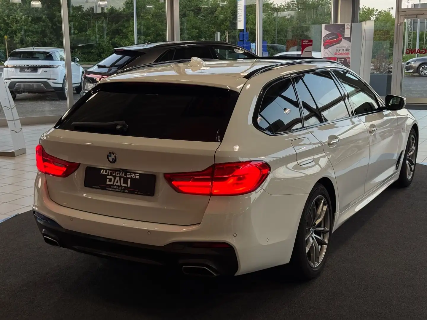 BMW 530 d M Sport-PANO-KAM/360°-CARPLAY-LED-HUD-SHZ- Blanc - 2
