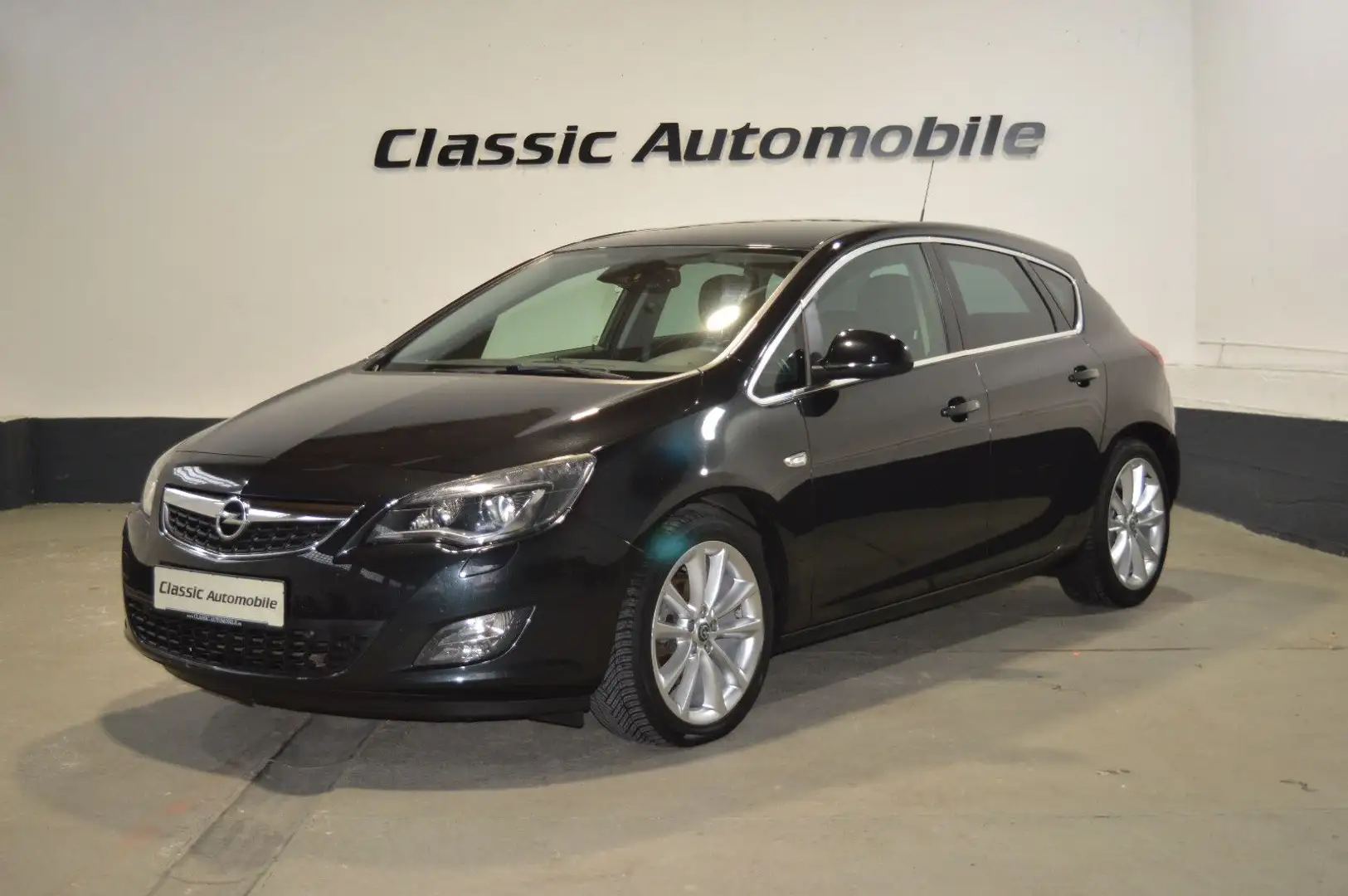 Opel Astra J Lim. 5-trg. Sport Schwarz - 1