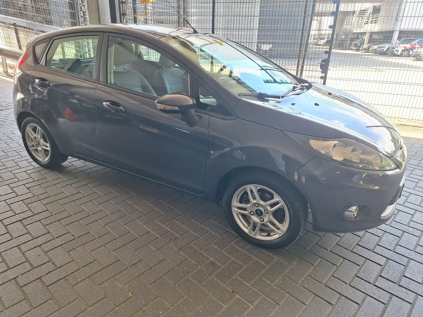Ford Fiesta Fiesta 1.4 Titanium Grijs - 1