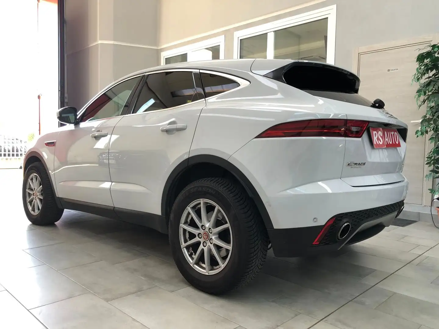 Jaguar E-Pace E-Pace 2017 2.0d i4 First Edition awd 180cv auto Blanc - 2