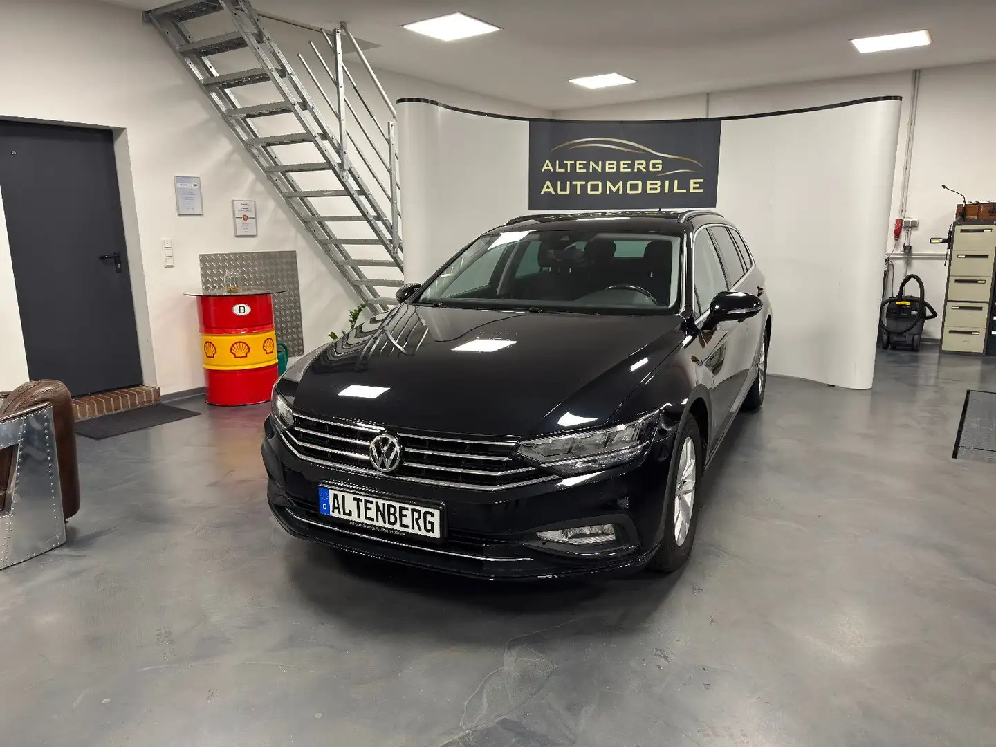 Volkswagen Passat Variant Passat Business PDC AHK LED CarPlay ACC Navi Schwarz - 1