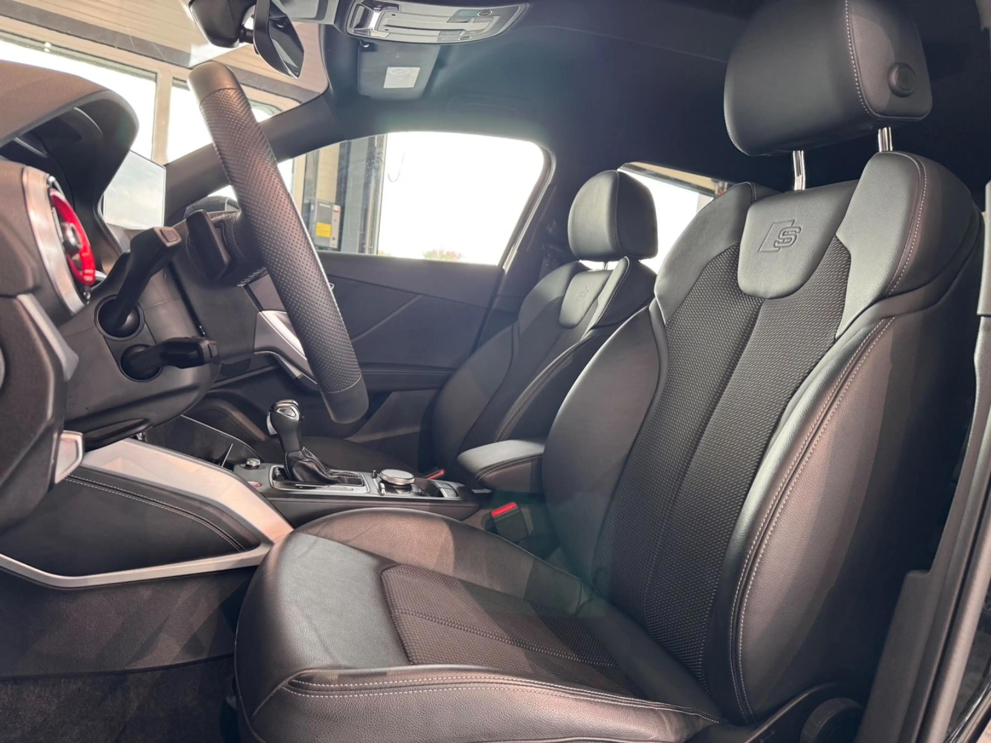 Audi SQ2 2.0 TFSI quattro*BLACK LINE*KEYLESS*MATRIX* — photo 12