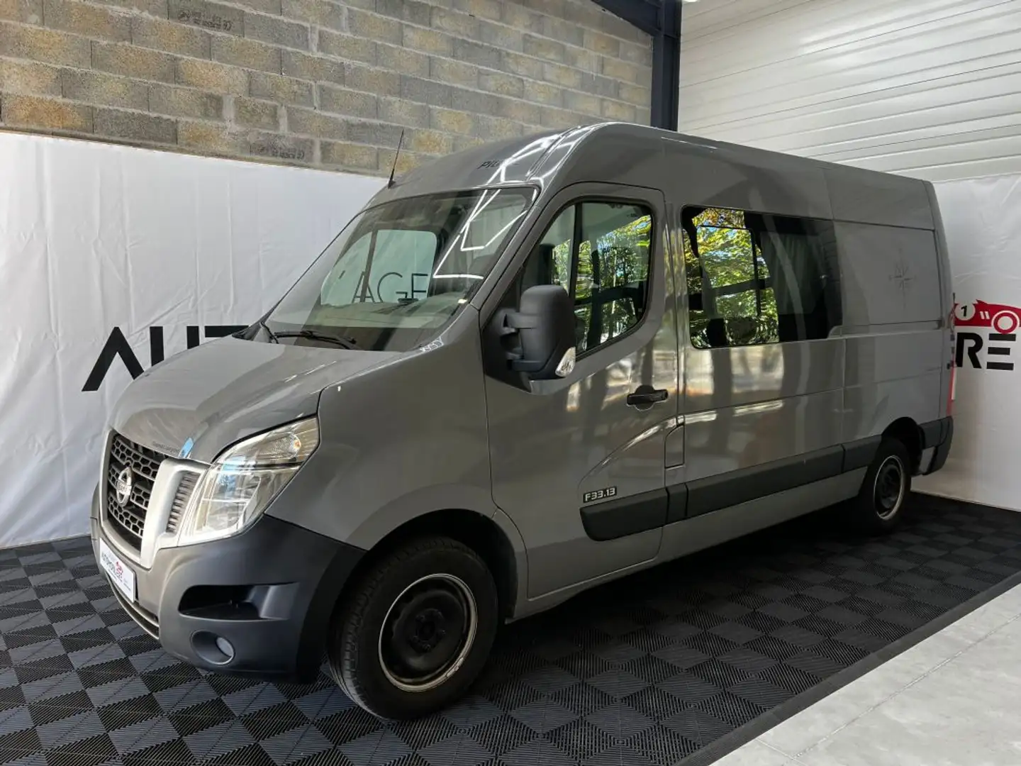 Nissan NV400 Van Aménagé 2.3 DCI TURBO 125 Gris - 2