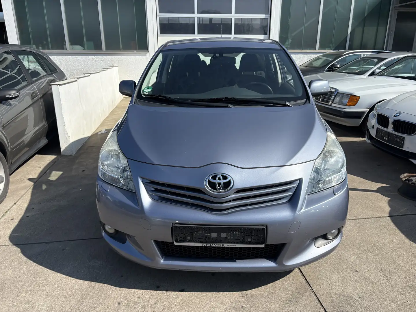 Toyota Verso Executive Blau - 2