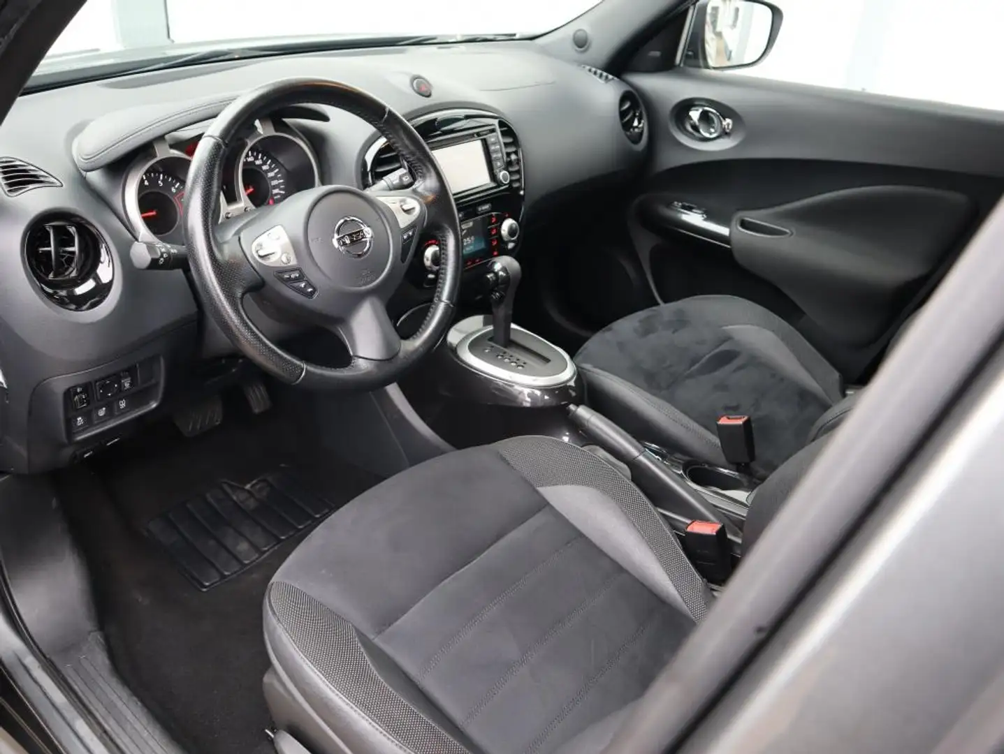 Nissan Juke 1.6 N-Connecta / Automaat / 360 camera / Cruise Co Grijs - 2
