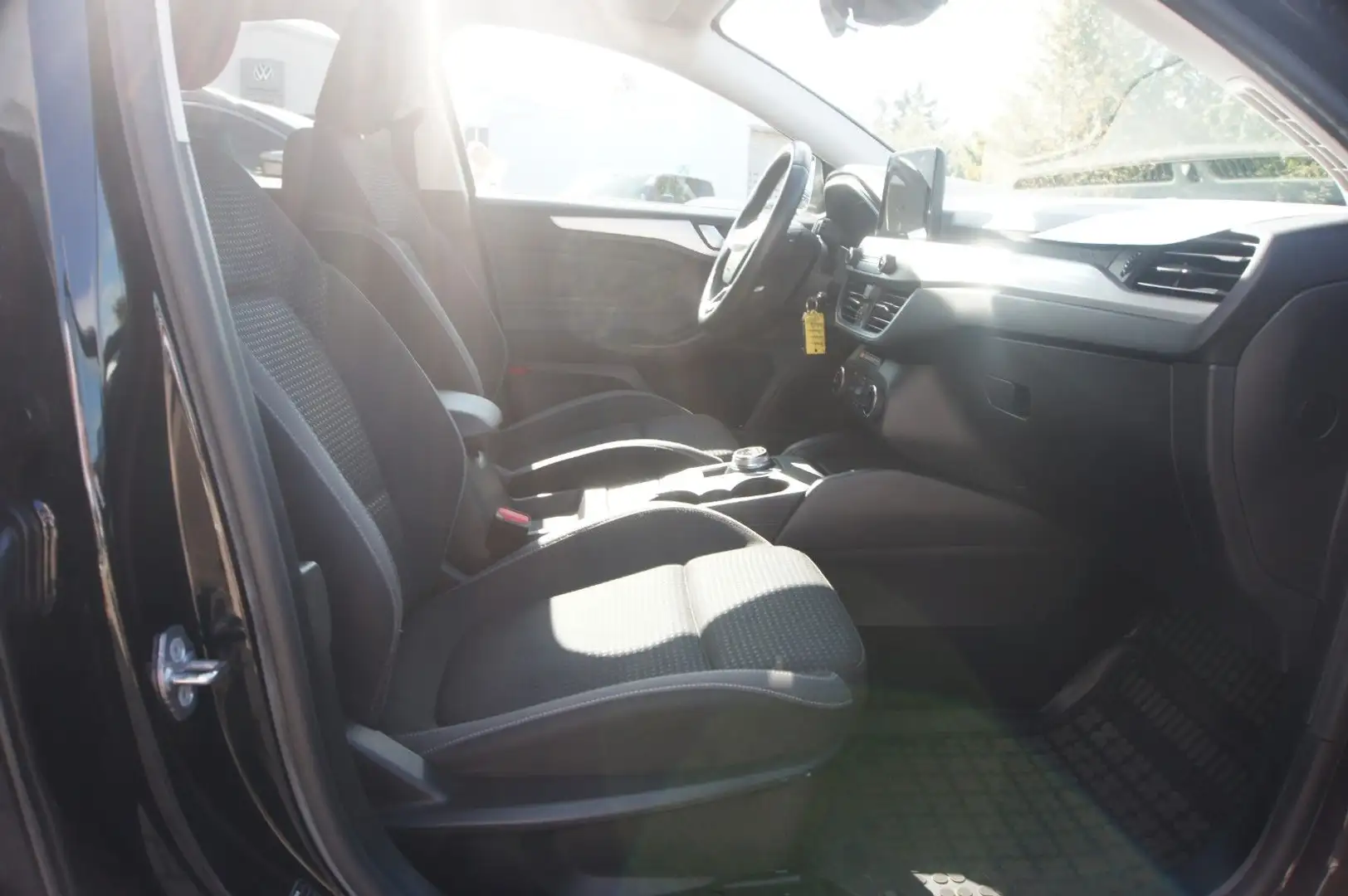 Ford Focus Turnier 1.5 Cool & Connect S/S AHK SHZ Schwarz - 2