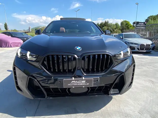BMW X6 view 3
