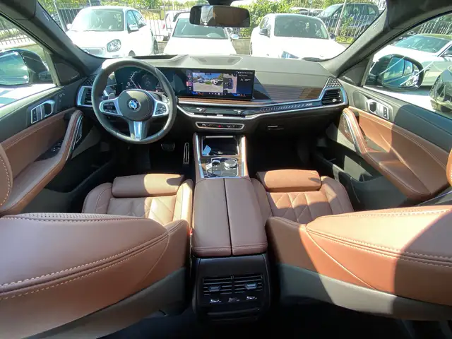 BMW X6 view 9