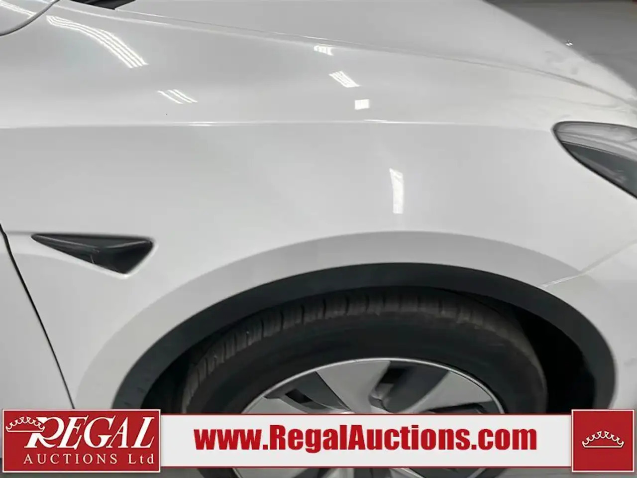Tesla Model Y photo Tesla Model Y