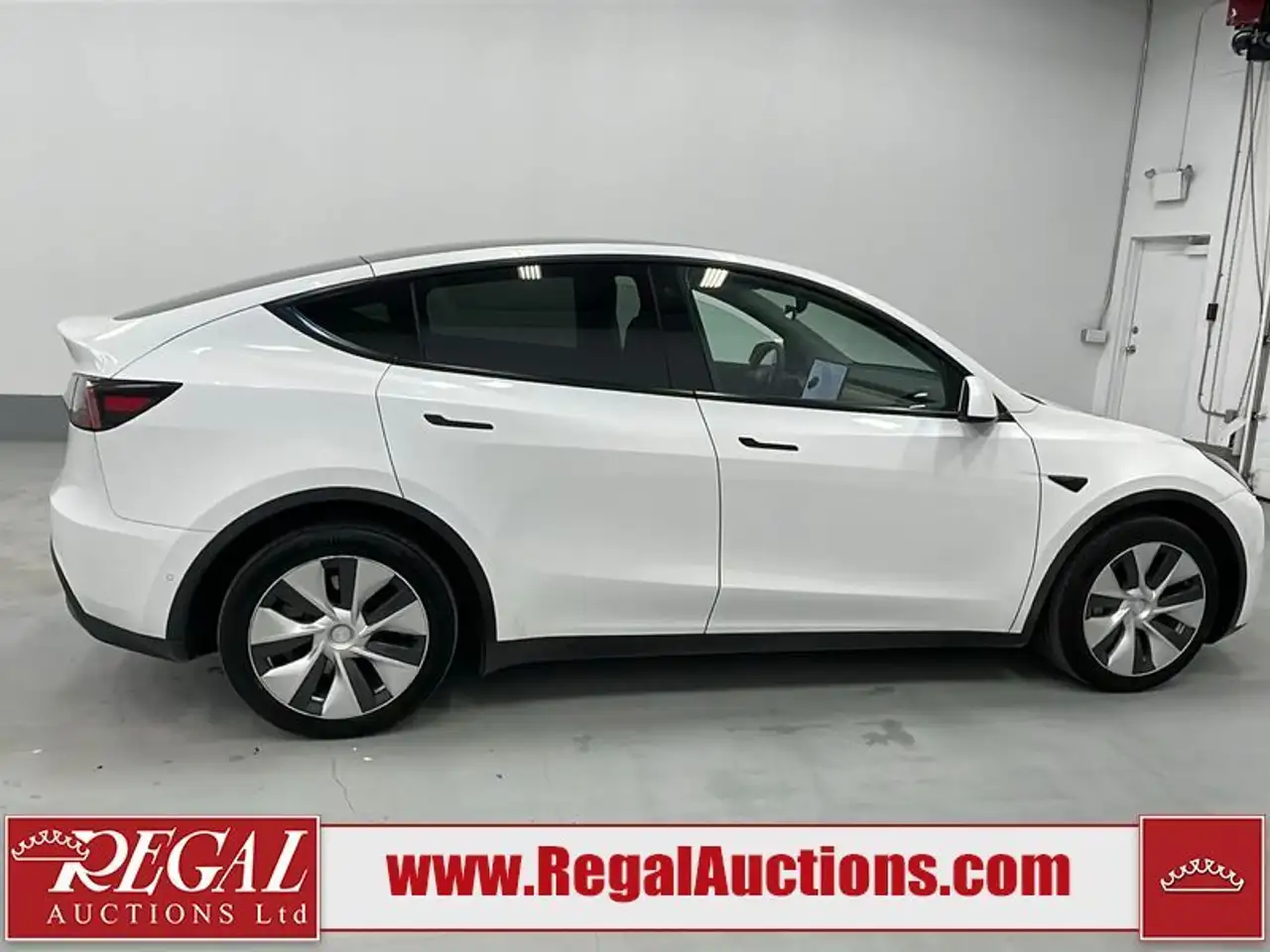 Tesla Model Y photo Tesla Model Y