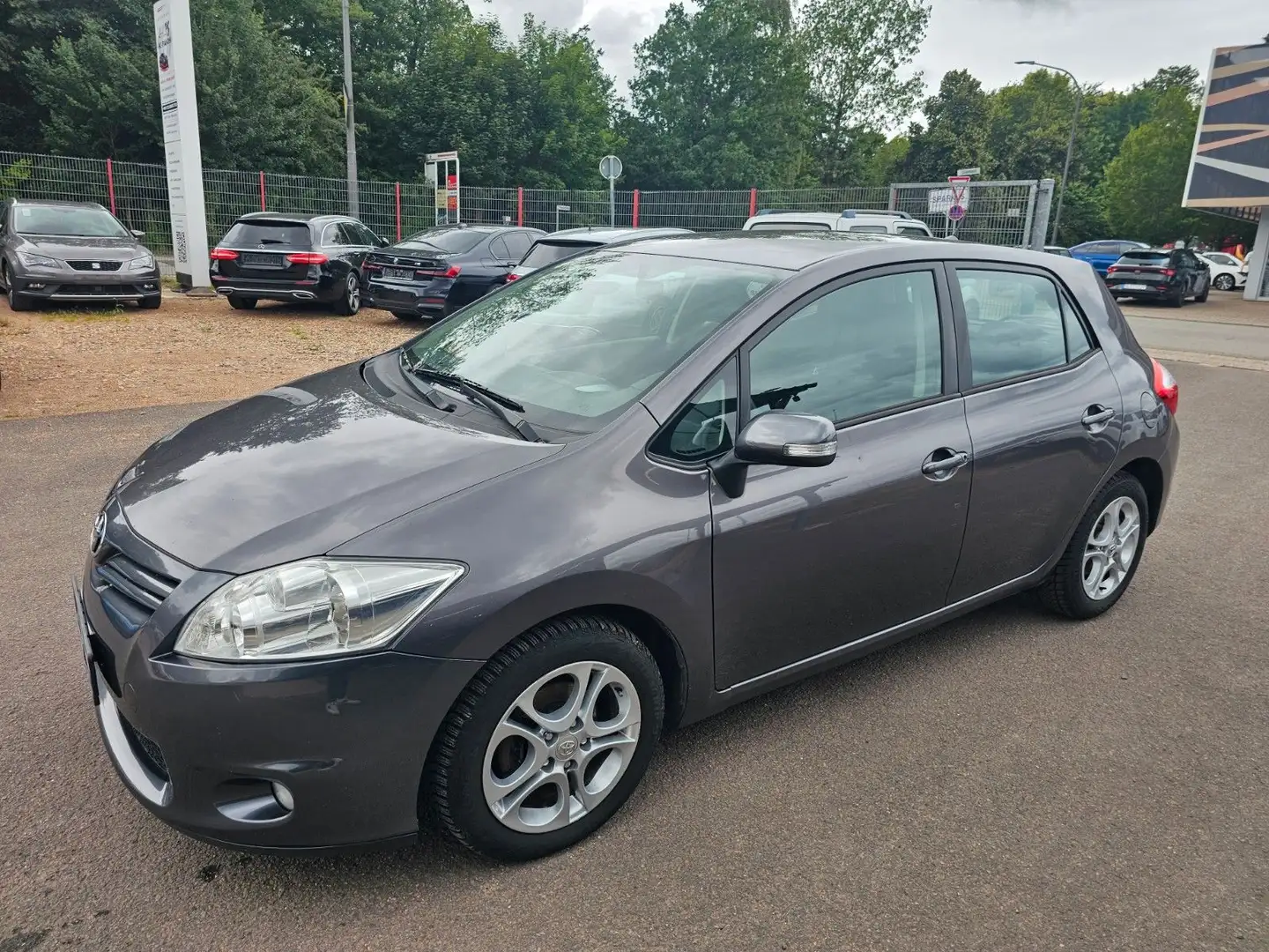 Toyota Auris 1.3i Lim. Navi+Klima+Euro 5 Gris - 1