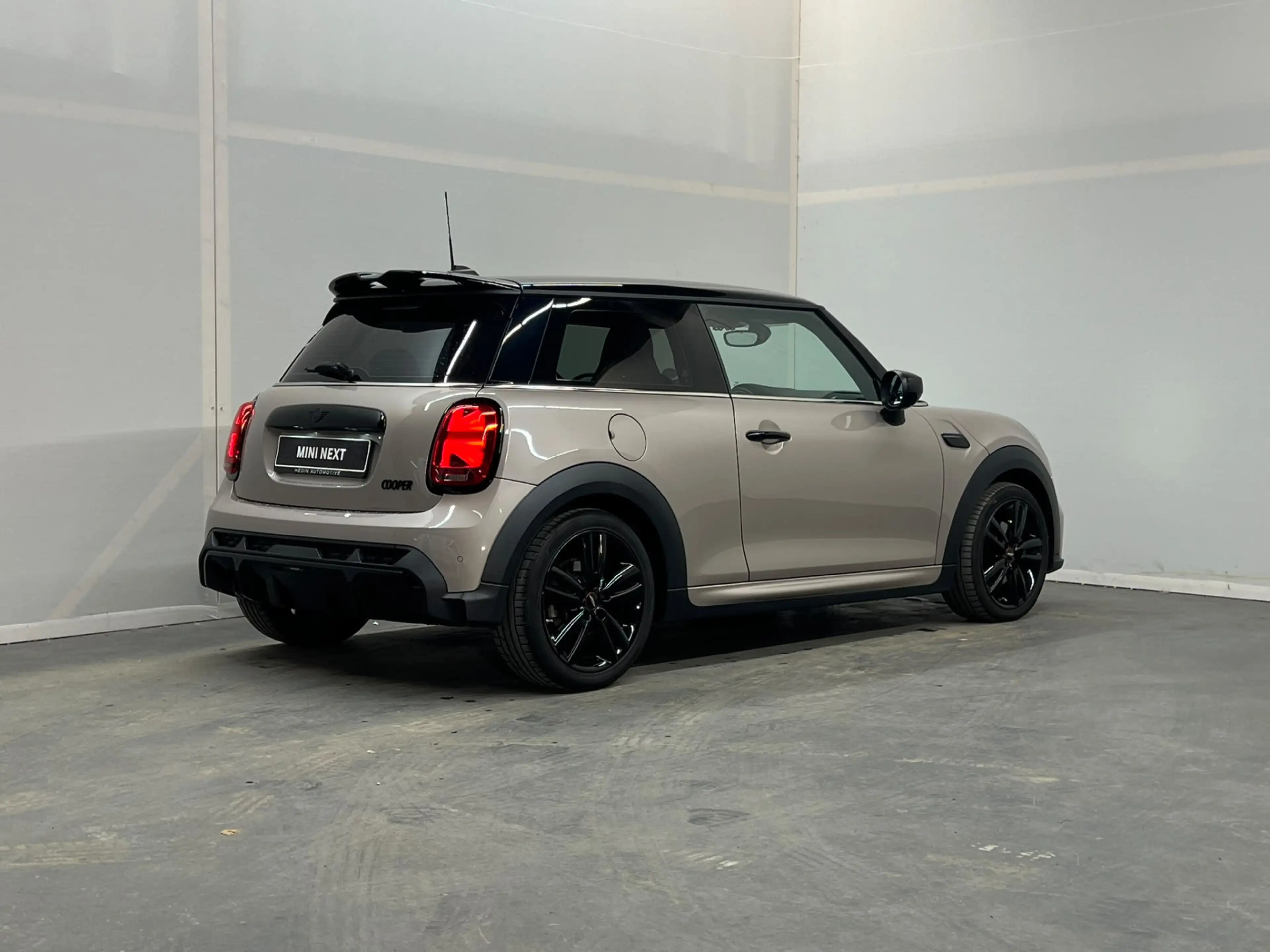 MINI John Cooper Works 3-Deurs 1.5 Cooper — photo 3