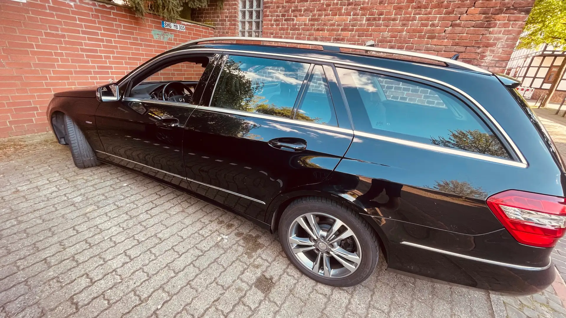 Mercedes-Benz E 220 E-Klasse T-Modell Diesel T CDI DPF BlueEFFICIENCY Noir - 2