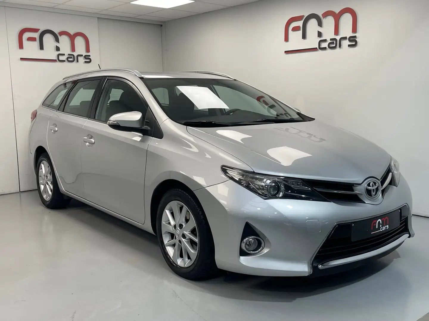 Toyota Auris Break 1.4D Navi Camera Cruise bwj2014 Garantie Silber - 1