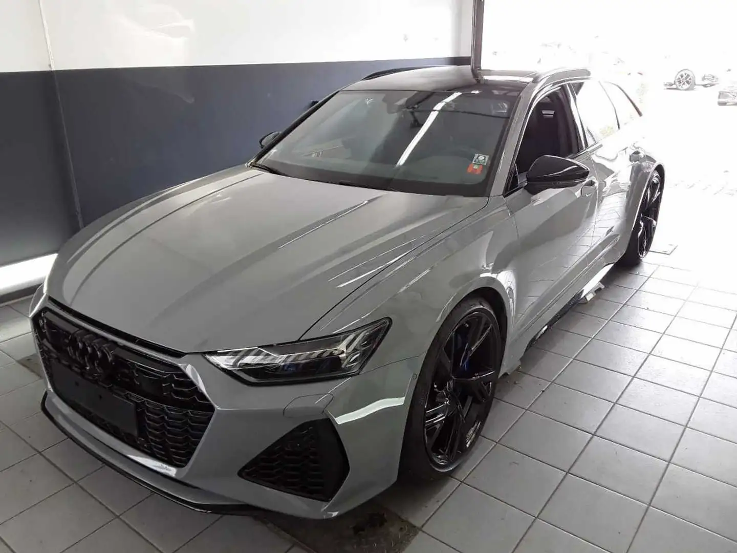 Audi RS6 Avant 4.0TFSI 600PS QUATTRO PANO.AHK.KAMERA.STANDH Gris - 2