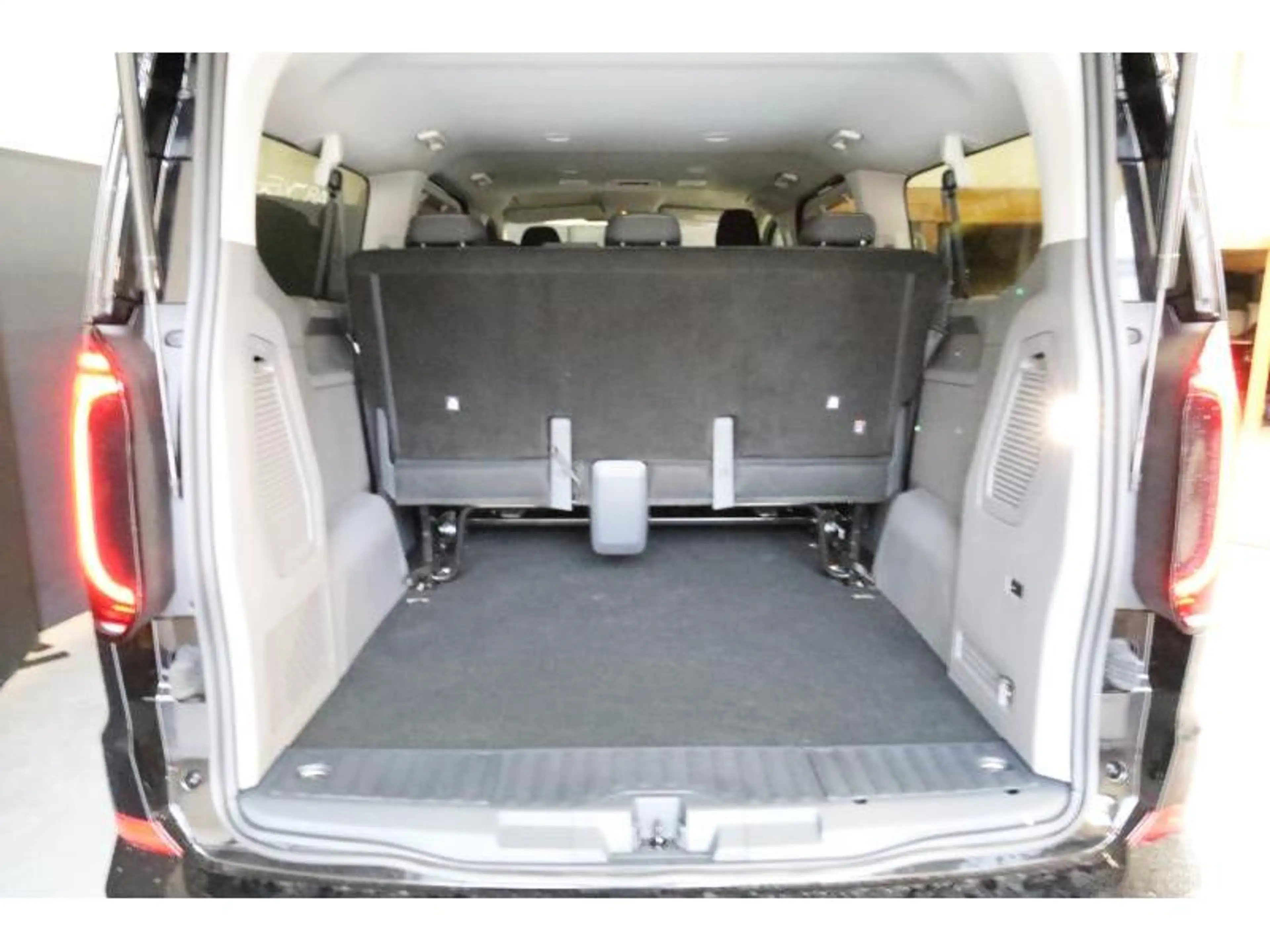 Volkswagen T7 Caravelle STYLE LONG A8 — photo 7