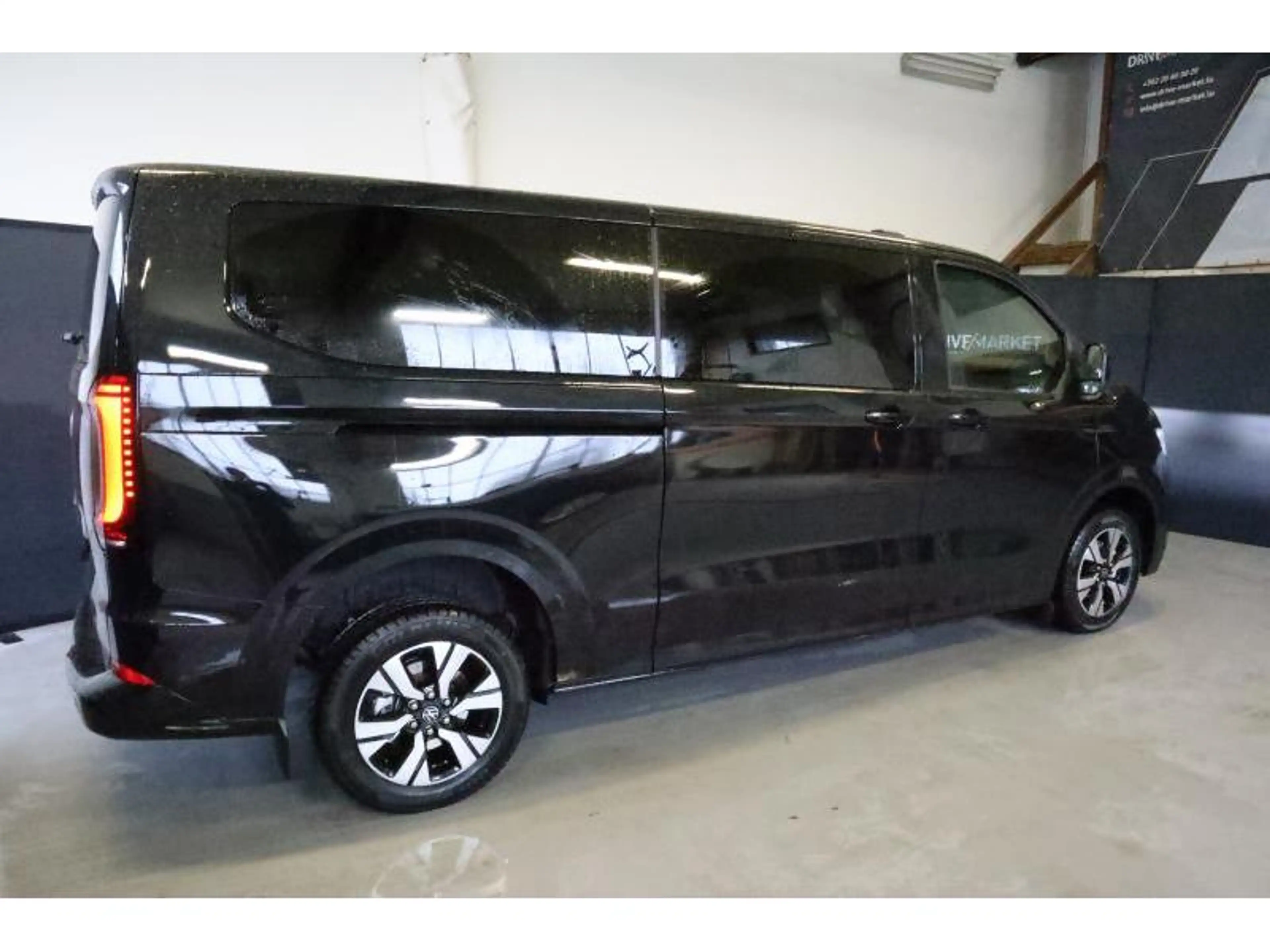 Volkswagen T7 Caravelle STYLE LONG A8 — photo 3