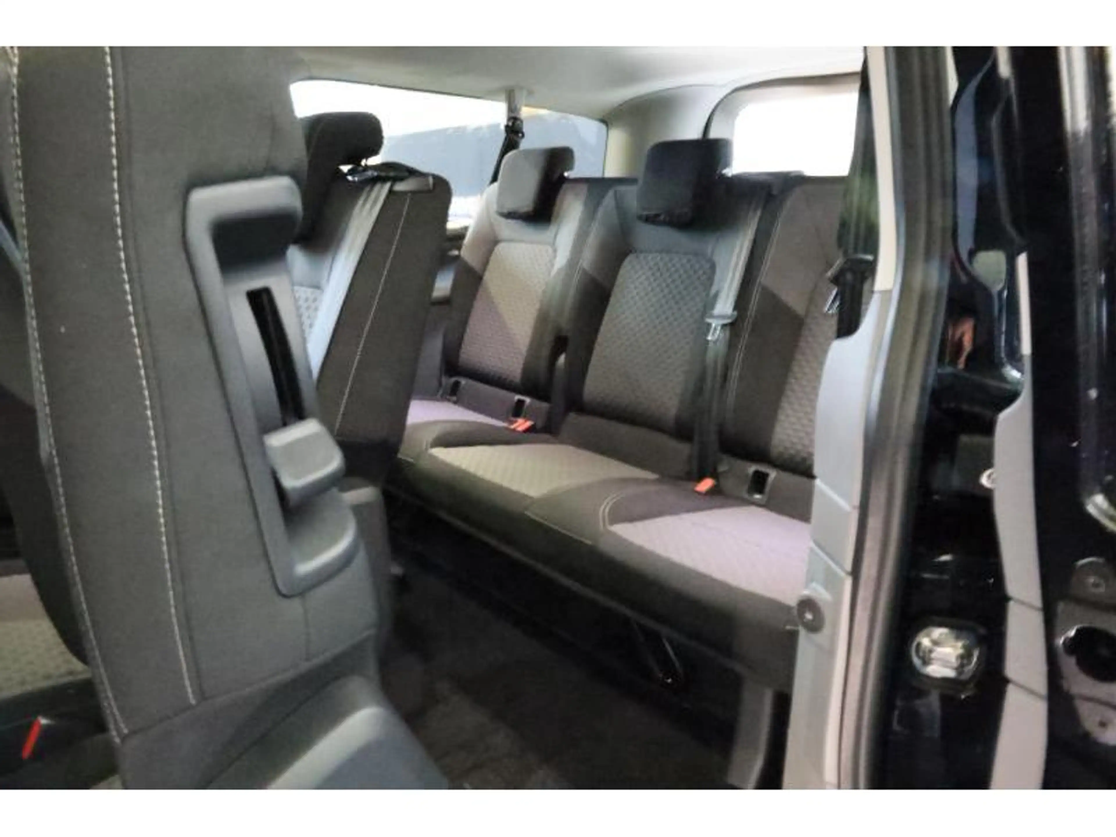 Volkswagen T7 Caravelle STYLE LONG A8 — photo 15