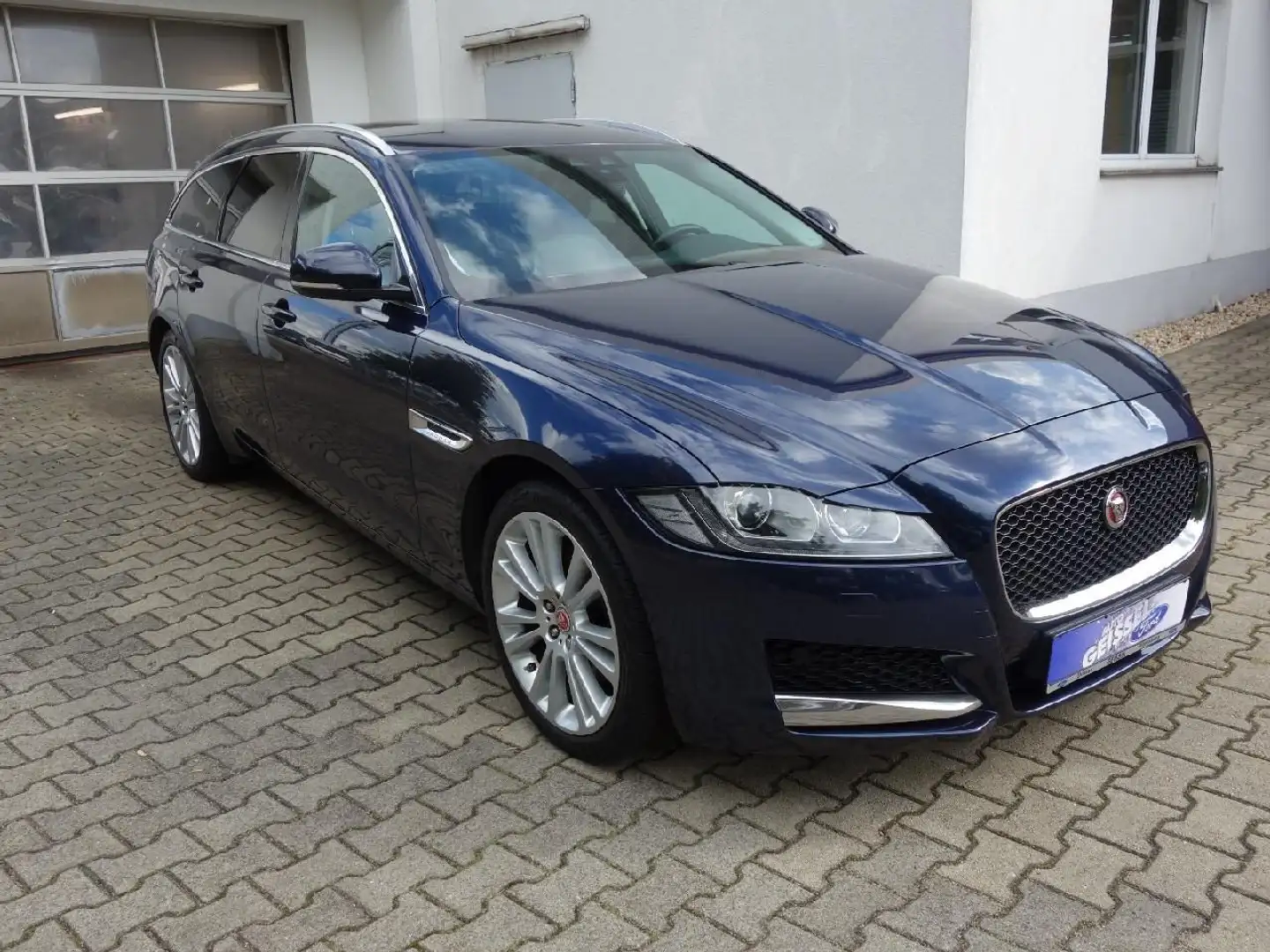 Jaguar XF Sportbrake Prestige Autom Blau - 2