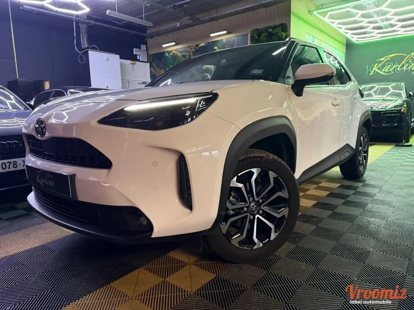 Toyota Yaris CROSS 1.5 114H 90 HYBRID FULL-HYBRID DESIGN PACK CARGO BVA I Sièges chauf - CarPlay Schwarz - 1