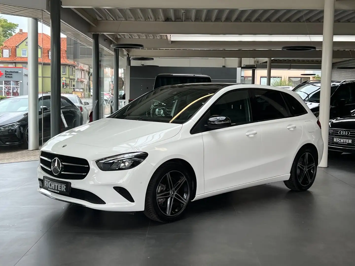 Mercedes-Benz B 250 e Progressive Night/Pano/Memory/Kamera/MBUX Weiß - 1